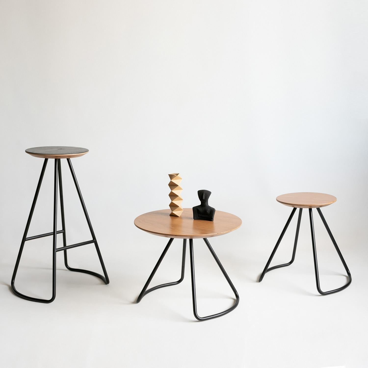 https://a.1stdibscdn.com/sama-high-stool-contemporary-modern-minimalist-black-oak-black-metal-for-sale-picture-6/f_57132/1620671156508/Sama_Bar_Taburesi_Siyah_Siyah_3_master.jpg