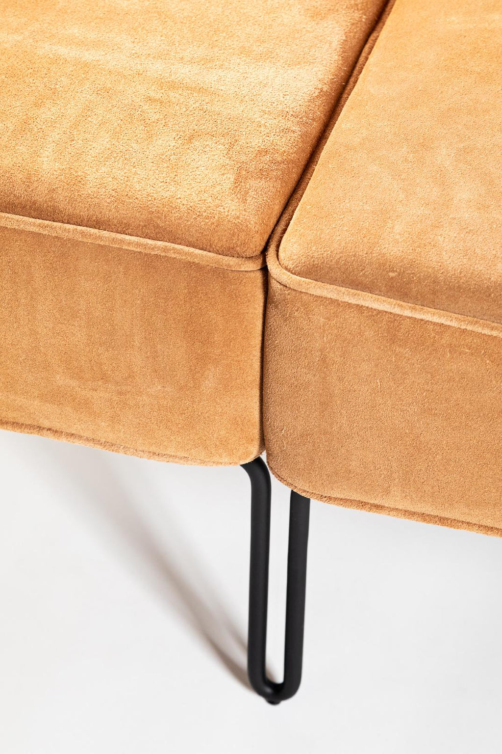 https://a.1stdibscdn.com/contemporary-brazilian-sofa-in-steel-and-leather-sonia-by-samuel-lamas-for-sale-picture-7/f_37403/f_129567411544199954065/Samuel_Lamas_Mobili_rio_2018_09_foto_Haruo_Mikami_252_Baixa_master.jpg