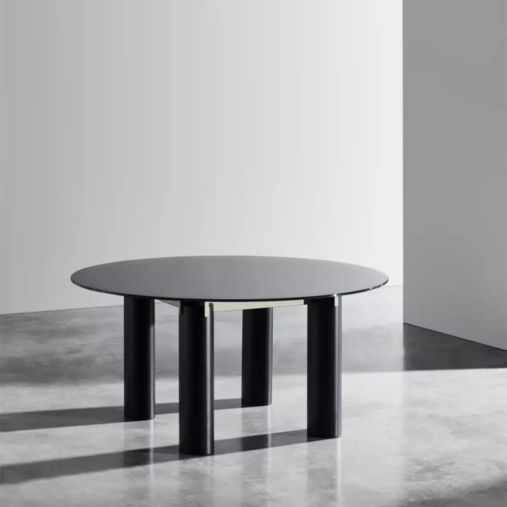 https://a.1stdibscdn.com/sober-round-dining-table-for-sale-picture-10/f_14282/f_303009221662477382734/Sans_titre_10_master.jpg