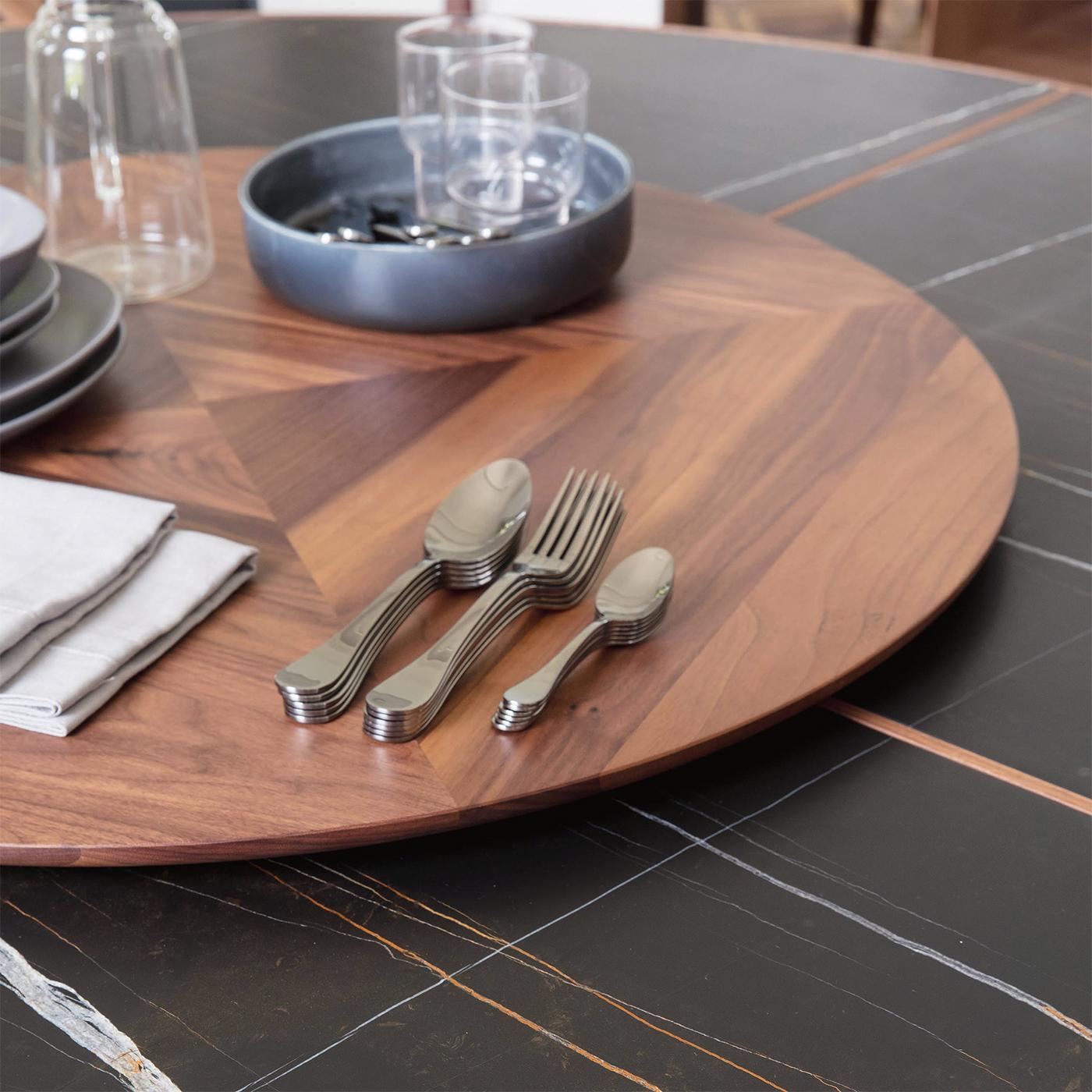 https://a.1stdibscdn.com/crosby-round-dining-table-for-sale-picture-10/f_14282/f_289842621654504375664/Sans_titre_10_master.jpg