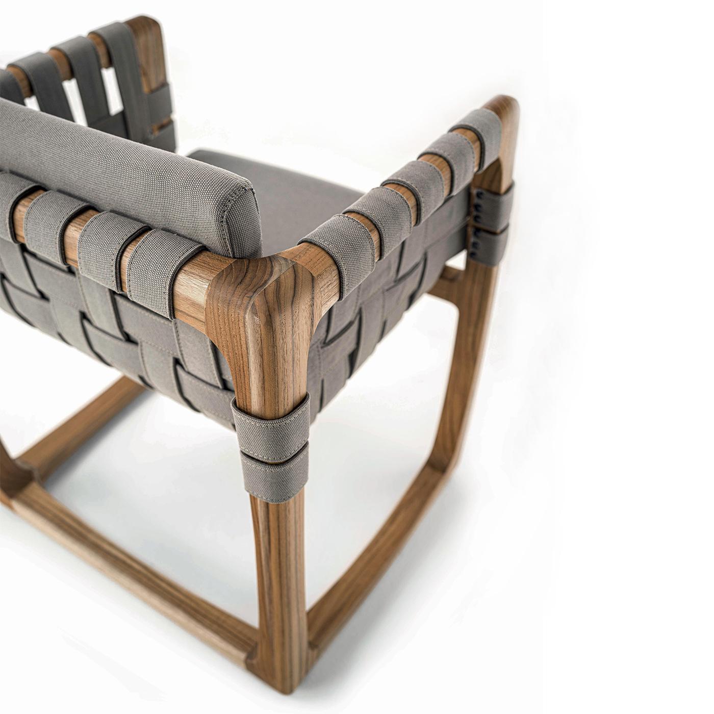 https://a.1stdibscdn.com/webbing-outdoor-chair-for-sale-picture-10/f_14282/f_281399421649341571897/Sans_titre_10_master.jpg