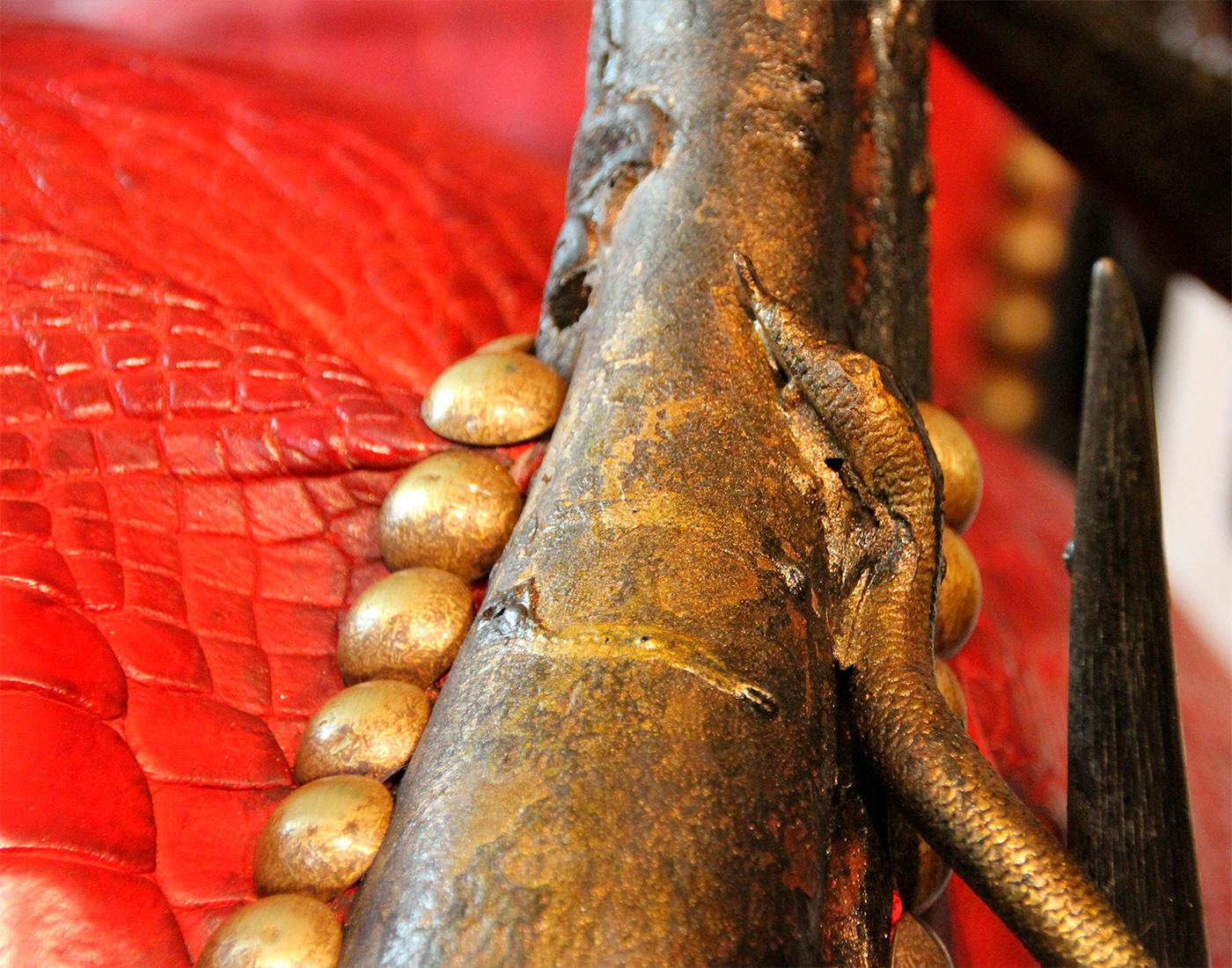 https://a.1stdibscdn.com/red-crocodile-armchair-with-kudu-horns-for-sale-picture-11/f_14282/f_153264721562160799799/Sans_titre_10_master.jpg
