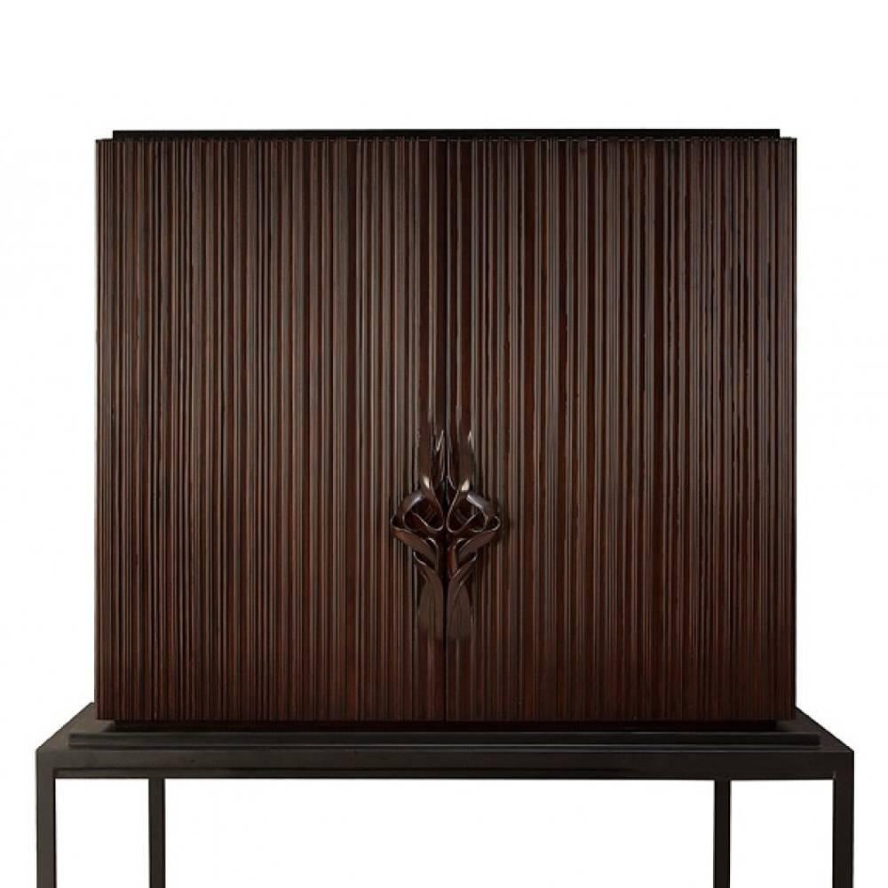 https://a.1stdibscdn.com/thomas-bar-in-solid-mahogany-wood-and-coral-lacquered-inside-for-sale-picture-2/f_14282/f_281867121649673846749/Sans_titre_2_master.jpg