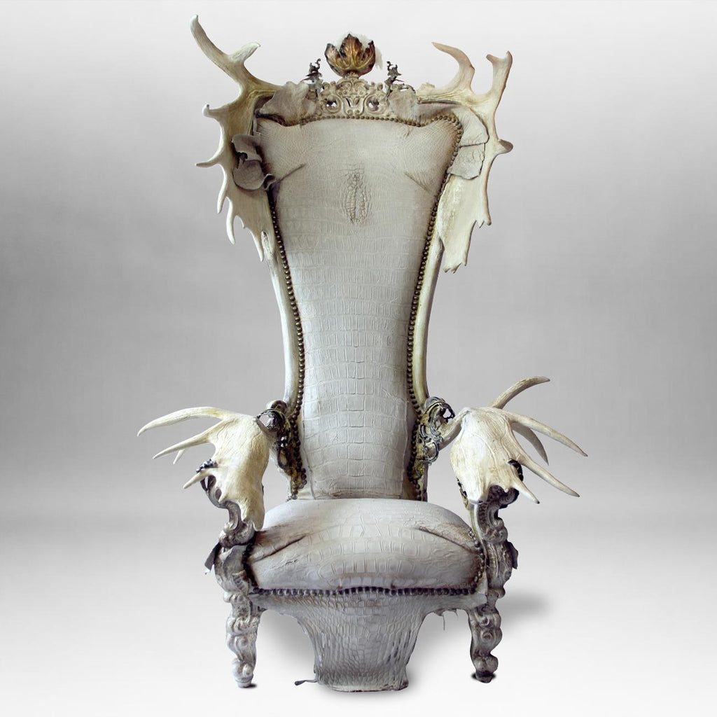 https://a.1stdibscdn.com/white-alligator-throne-with-natural-moose-antler-for-sale-picture-3/f_14282/1553788858891/Sans_titre_2_master.jpg