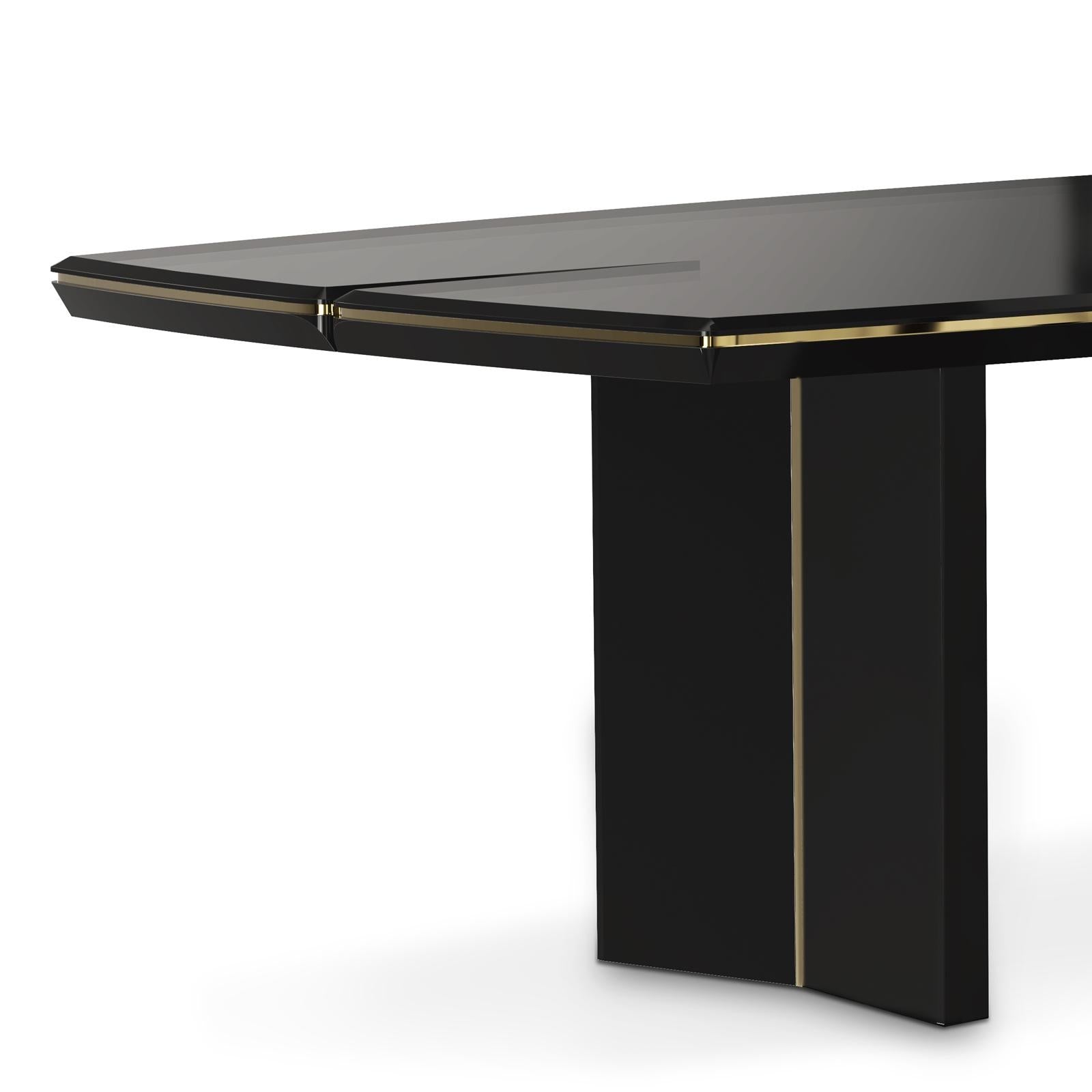 https://a.1stdibscdn.com/maxima-dining-table-with-gold-plated-brass-for-sale-picture-2/f_14282/1543505637784/Sans_titre_2_master.jpg