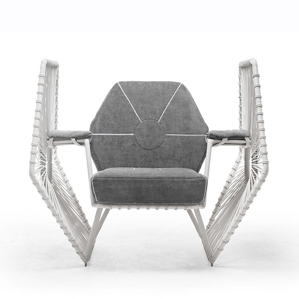 https://a.1stdibscdn.com/star-wars-fighter-armchair-black-or-white-for-sale-picture-2/f_14282/1557848650779/Sans_titre_2_master.jpg