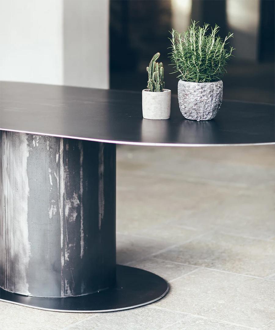 https://a.1stdibscdn.com/oval-rock-dining-table-for-sale-picture-3/f_14282/f_154068721761922447537/Sans_titre_2_master.jpg