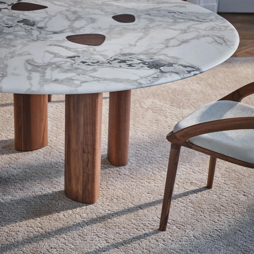 https://a.1stdibscdn.com/marbelesa-walnut-round-dining-table-for-sale-picture-3/f_14282/f_461877421754656604799/Sans_titre_3_master.jpg