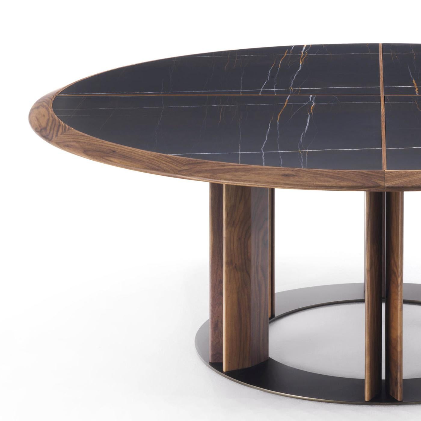 https://a.1stdibscdn.com/crosby-round-dining-table-for-sale-picture-3/f_14282/f_289842621654504374507/Sans_titre_3_master.jpg