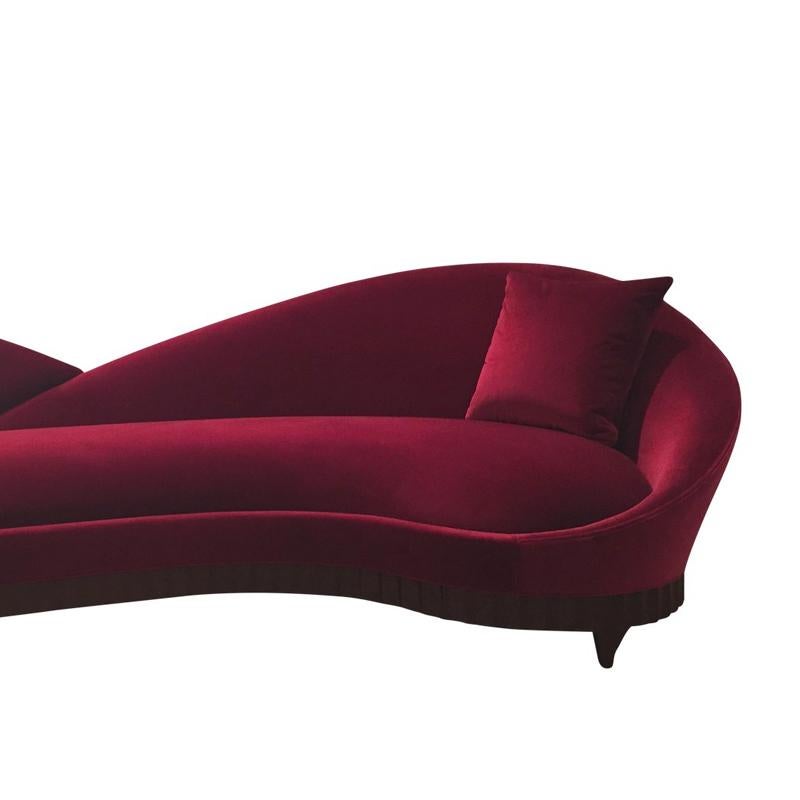 https://a.1stdibscdn.com/red-heart-sofa-with-solid-mahogany-and-red-velvet-fabric-for-sale-picture-3/f_14282/1543506008763/Sans_titre_3_master.jpg