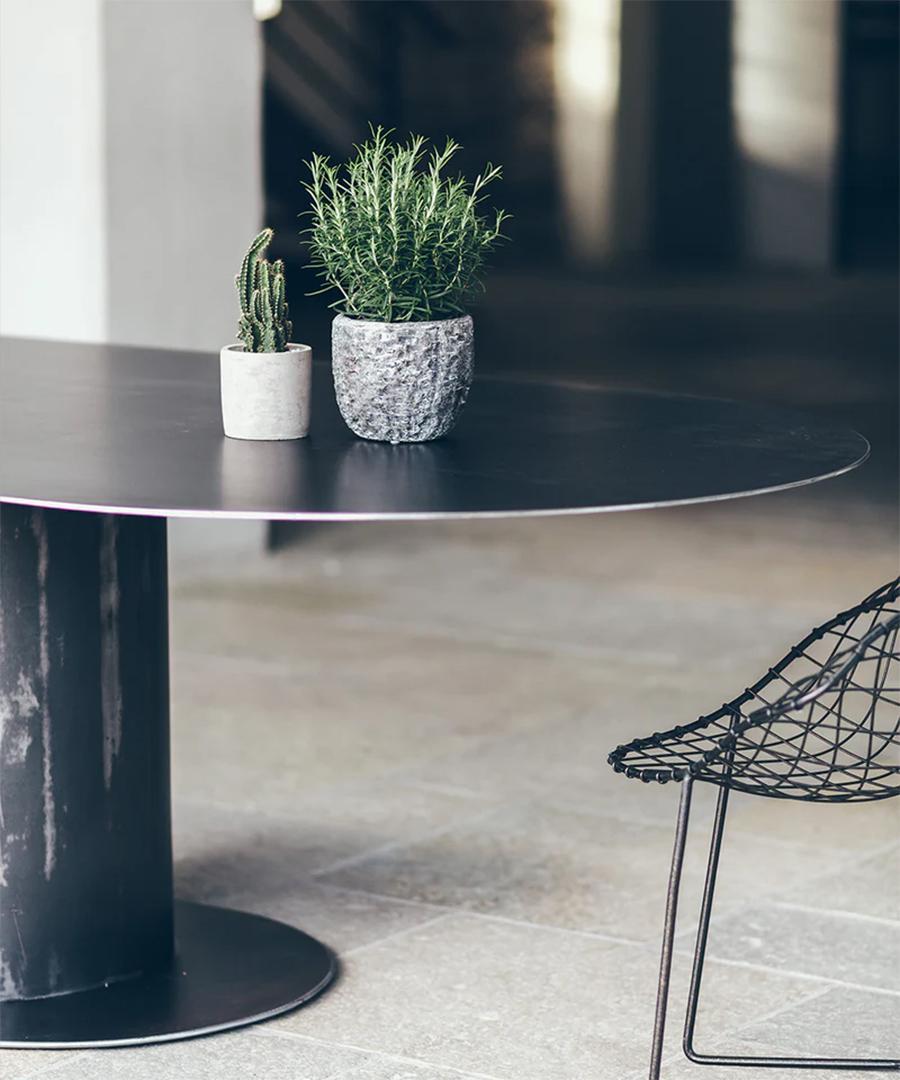 https://a.1stdibscdn.com/oval-rock-dining-table-for-sale-picture-5/f_14282/f_154068721761922447566/Sans_titre_3_master.jpg