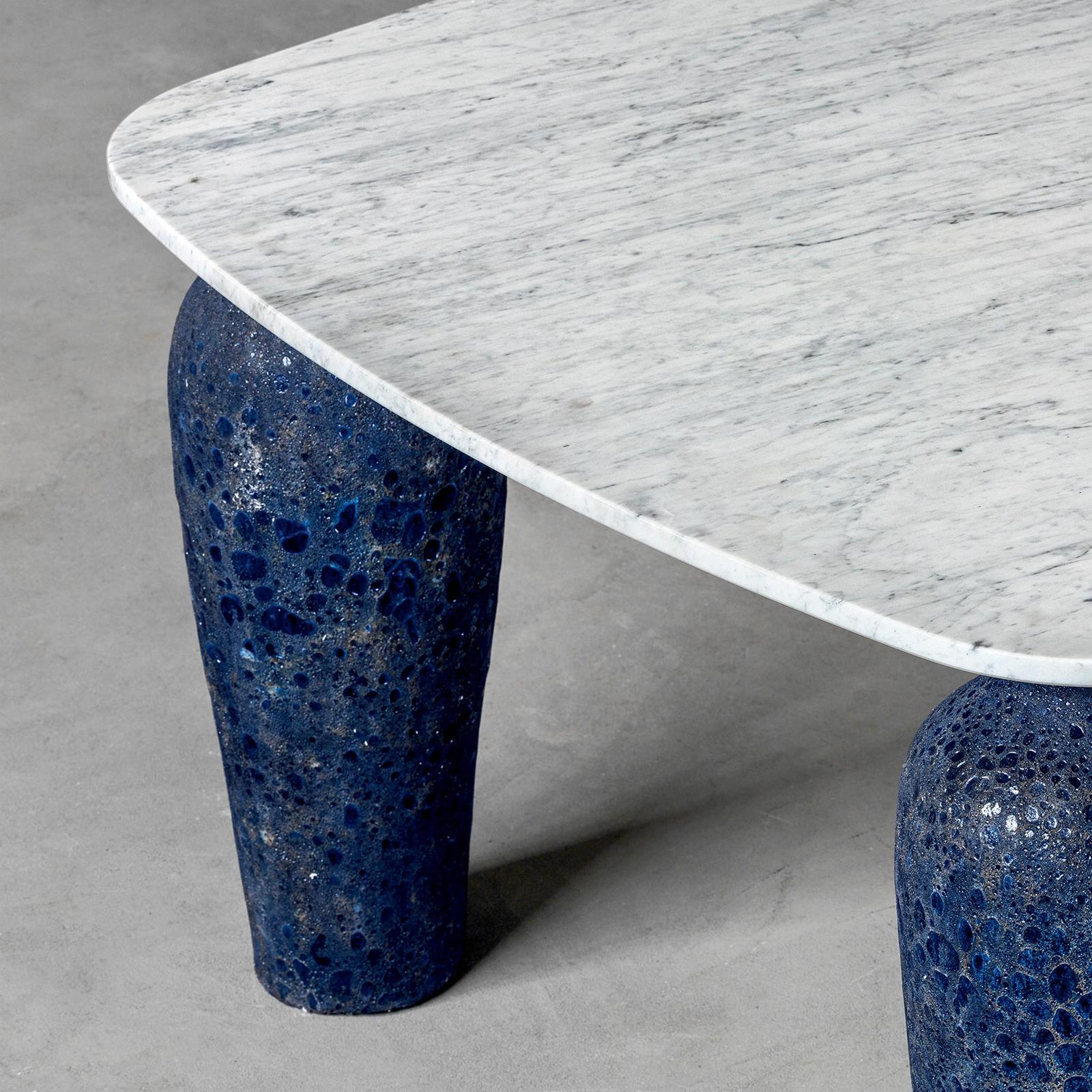 https://a.1stdibscdn.com/blue-ceramic-long-dining-table-for-sale-picture-4/f_14282/1548336294004/Sans_titre_3_master.jpg