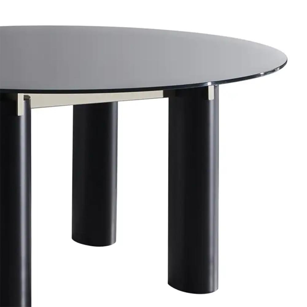 https://a.1stdibscdn.com/sober-round-dining-table-for-sale-picture-3/f_14282/f_303009221662477382431/Sans_titre_3_master.jpg