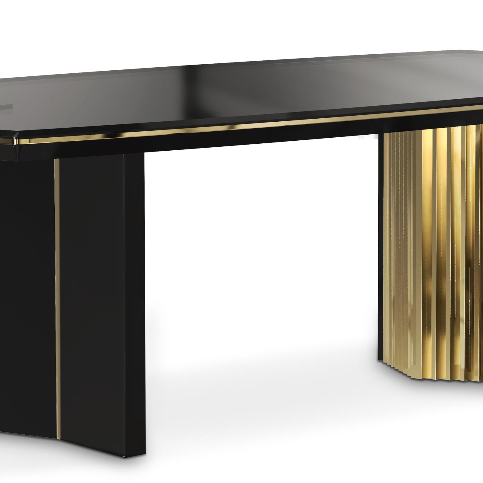 https://a.1stdibscdn.com/maxima-dining-table-with-gold-plated-brass-for-sale-picture-3/f_14282/1543505638437/Sans_titre_3_master.jpg