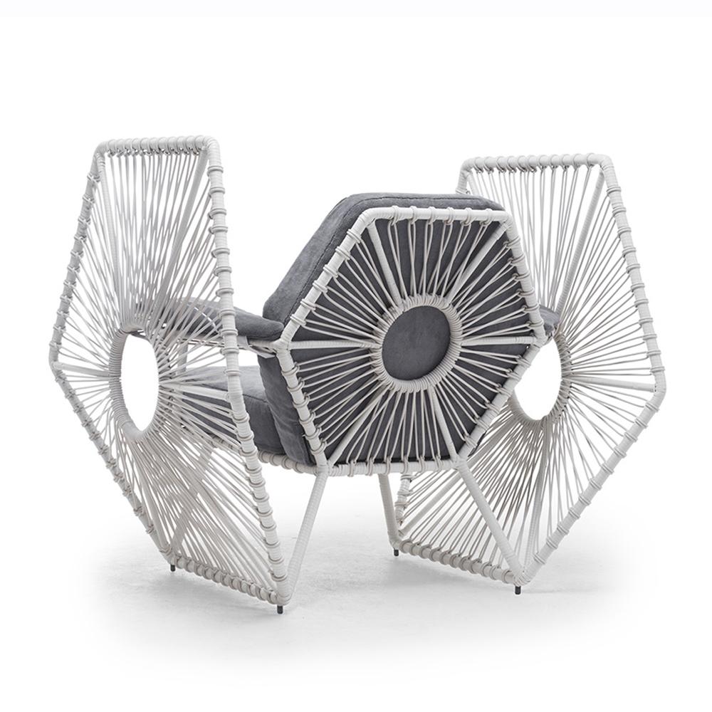 https://a.1stdibscdn.com/star-wars-fighter-armchair-black-or-white-for-sale-picture-3/f_14282/1557848651334/Sans_titre_3_master.jpg