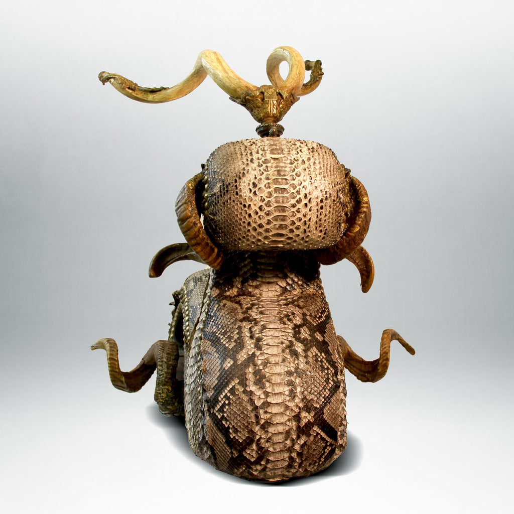 https://a.1stdibscdn.com/python-medium-chair-with-polished-kudu-horns-for-sale-picture-5/f_14282/1542203567599/Sans_titre_4_master.jpg