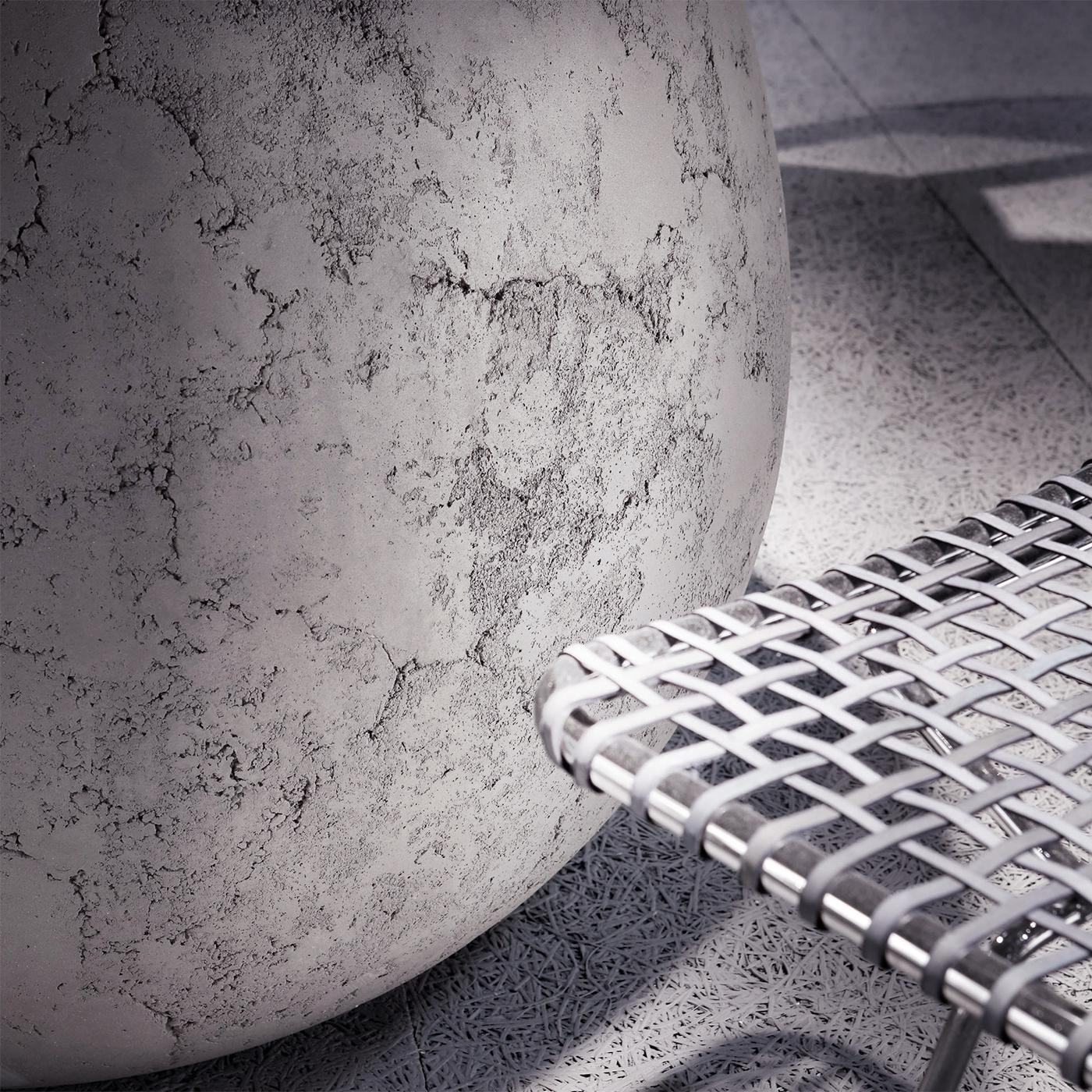 https://a.1stdibscdn.com/concrete-round-table-for-sale-picture-4/f_14282/f_293668321656584706710/Sans_titre_4_master.jpg