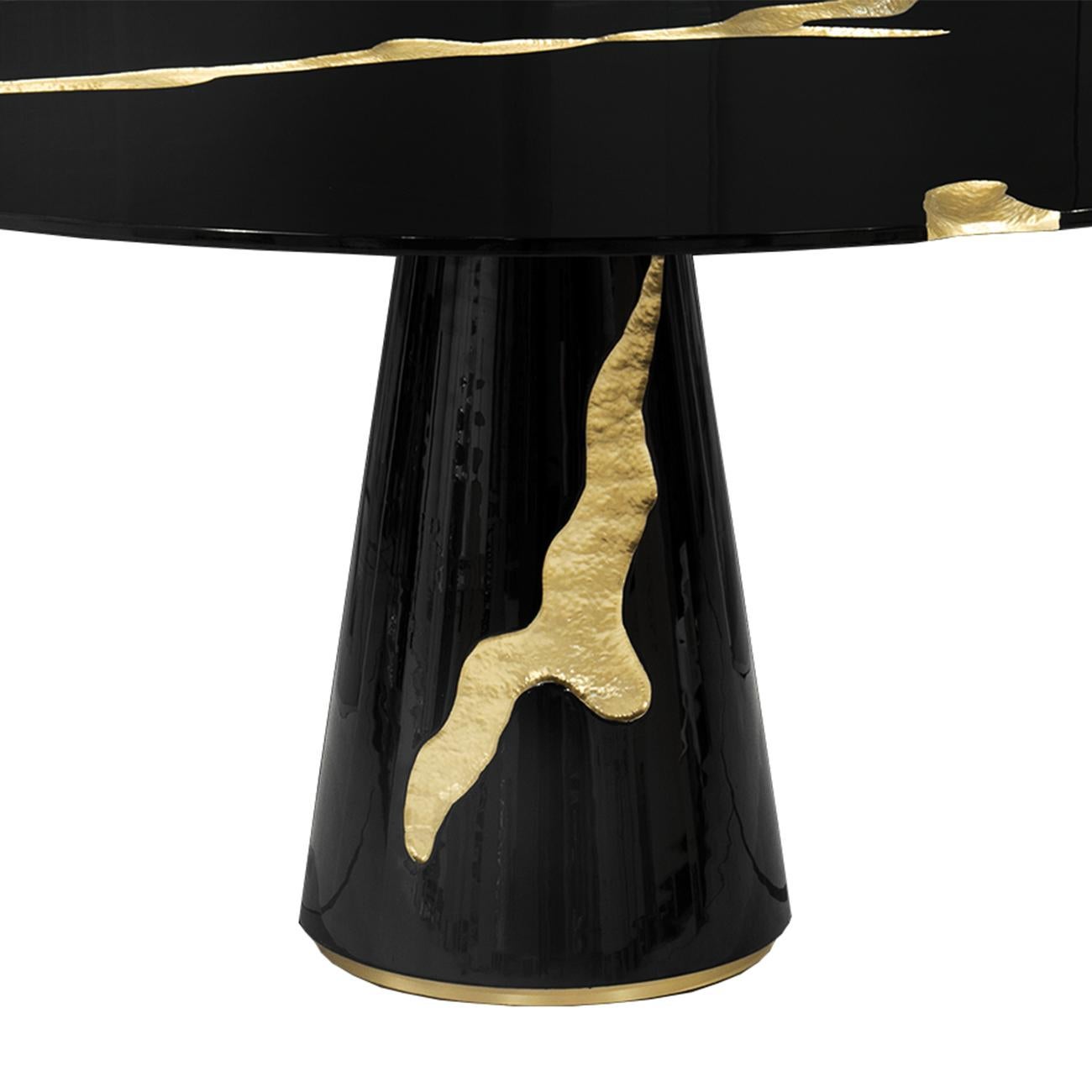 https://a.1stdibscdn.com/majestic-round-dining-table-for-sale-picture-4/f_14282/1593091953595/Sans_titre_4_master.jpg