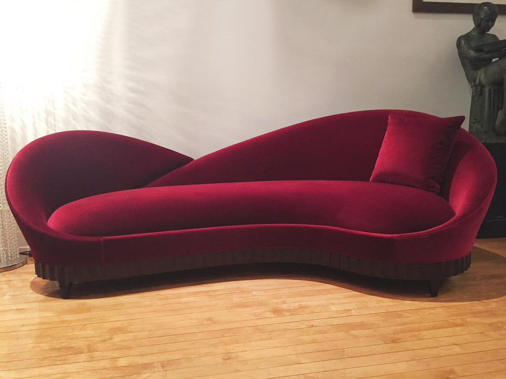 https://a.1stdibscdn.com/red-heart-sofa-with-solid-mahogany-and-red-velvet-fabric-for-sale-picture-4/f_14282/1543506011516/Sans_titre_4_master.jpg