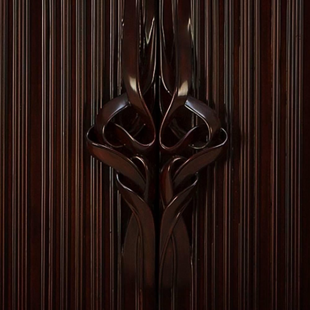 https://a.1stdibscdn.com/thomas-bar-in-solid-mahogany-wood-and-coral-lacquered-inside-for-sale-picture-4/f_14282/f_281867121649673847506/Sans_titre_4_master.jpg