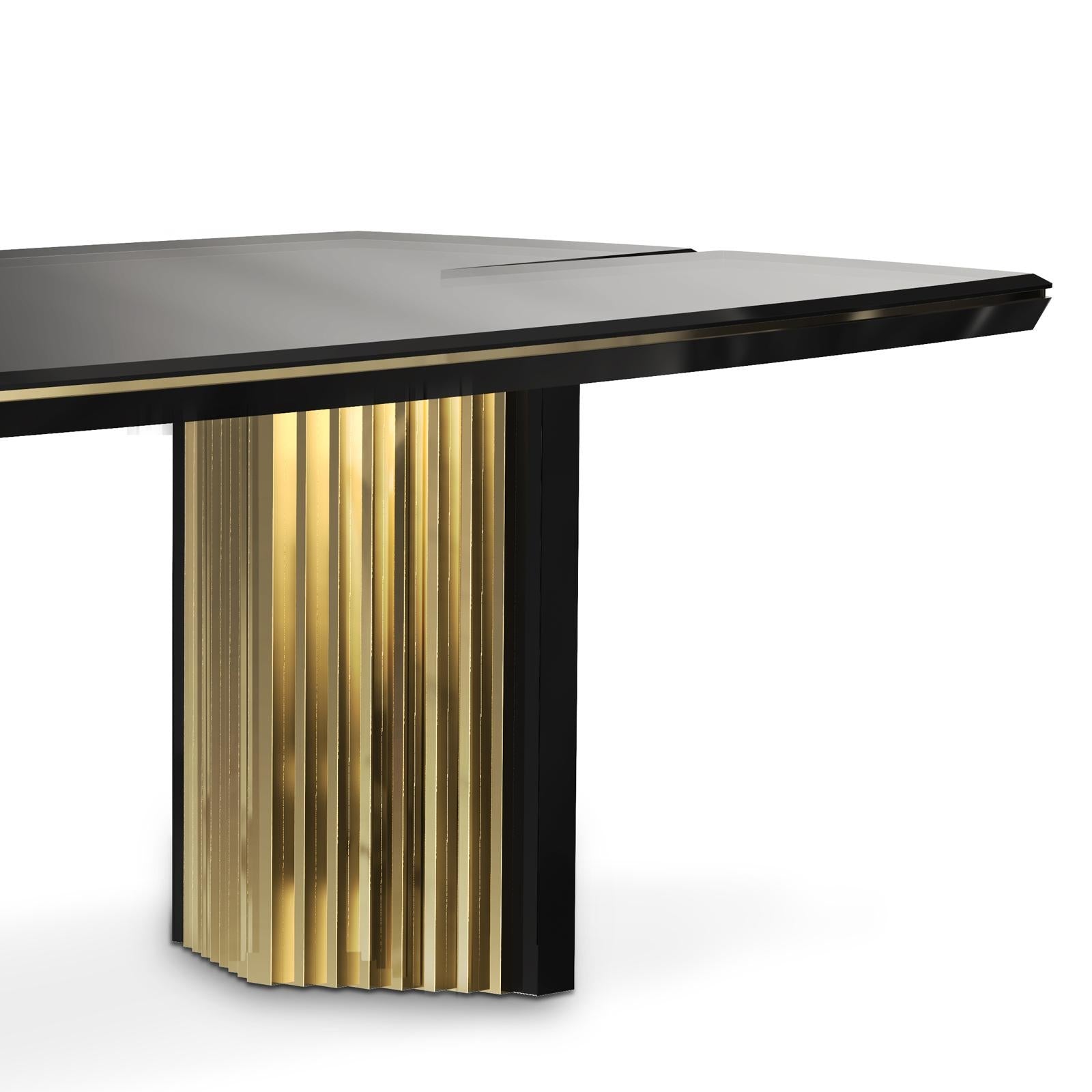 https://a.1stdibscdn.com/maxima-dining-table-with-gold-plated-brass-for-sale-picture-4/f_14282/1543505641587/Sans_titre_4_master.jpg