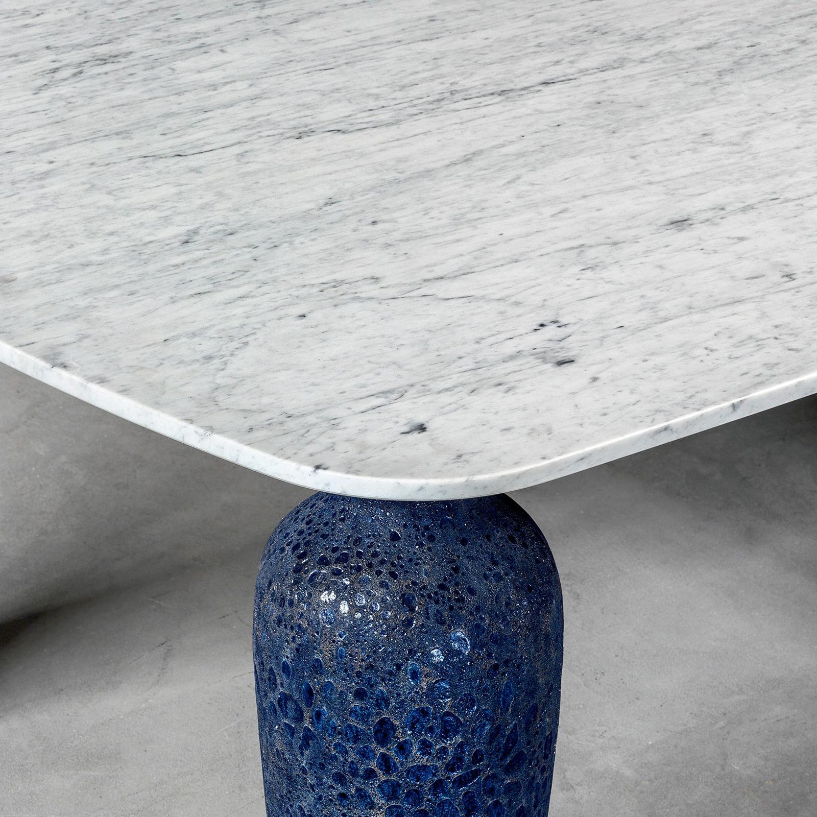 https://a.1stdibscdn.com/blue-ceramic-long-dining-table-for-sale-picture-6/f_14282/1548336296049/Sans_titre_4_master.jpg