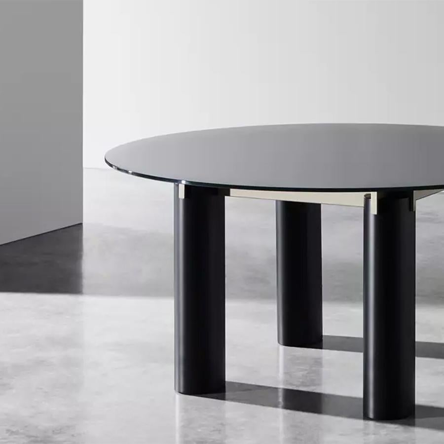 https://a.1stdibscdn.com/sober-round-dining-table-for-sale-picture-4/f_14282/f_303009221662477382360/Sans_titre_4_master.jpg
