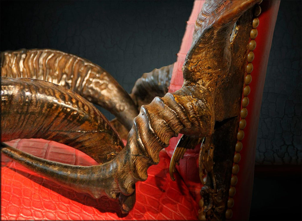 https://a.1stdibscdn.com/red-crocodile-armchair-with-kudu-horns-for-sale-picture-6/f_14282/f_153264721562160794427/Sans_titre_4_master.jpg
