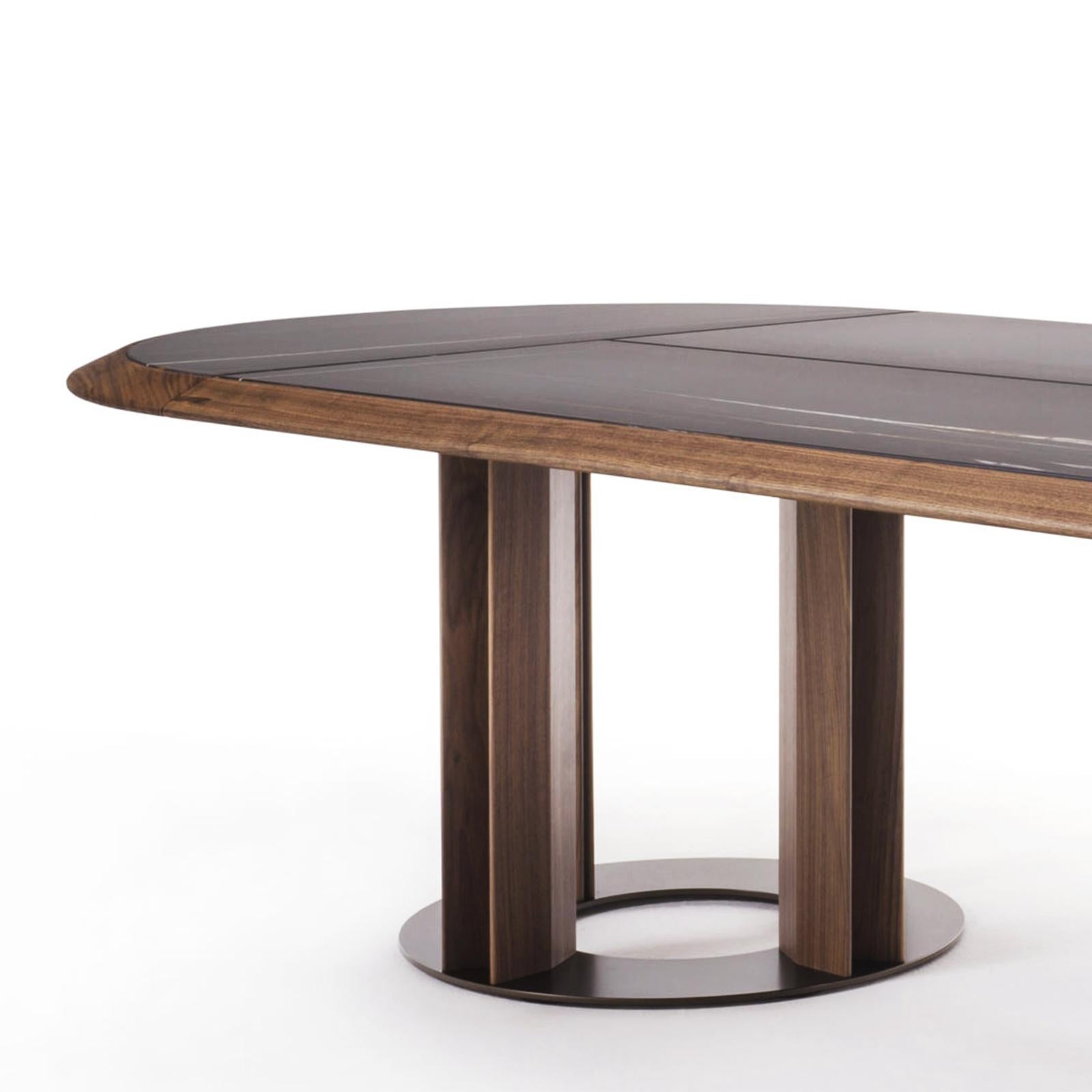 https://a.1stdibscdn.com/crosby-oval-sahara-black-dining-table-for-sale-picture-5/f_14282/f_307460221665140391093/Sans_titre_5_master.jpg