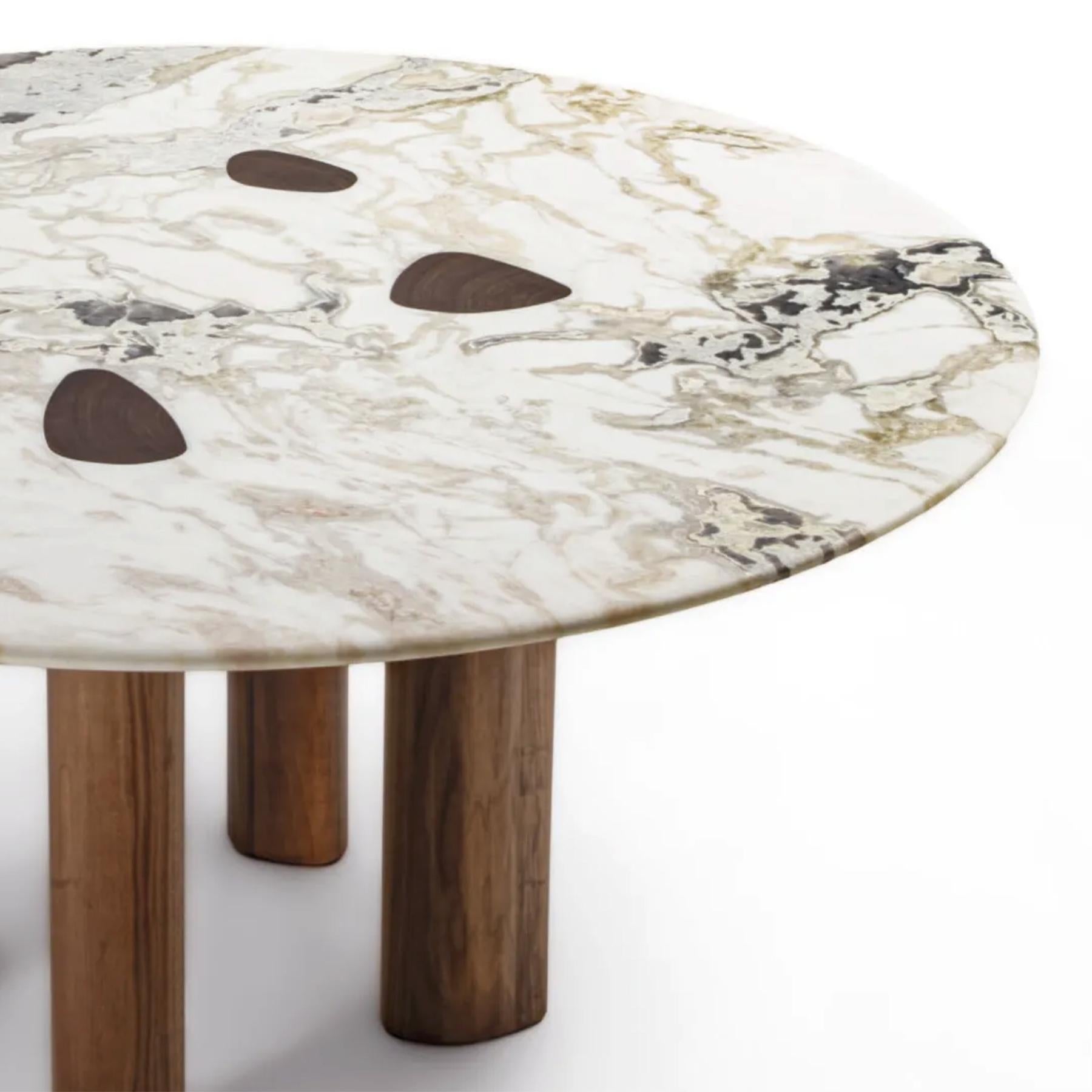 https://a.1stdibscdn.com/marbelesa-walnut-round-dining-table-for-sale-picture-5/f_14282/f_461877421754656604501/Sans_titre_5_master.jpg