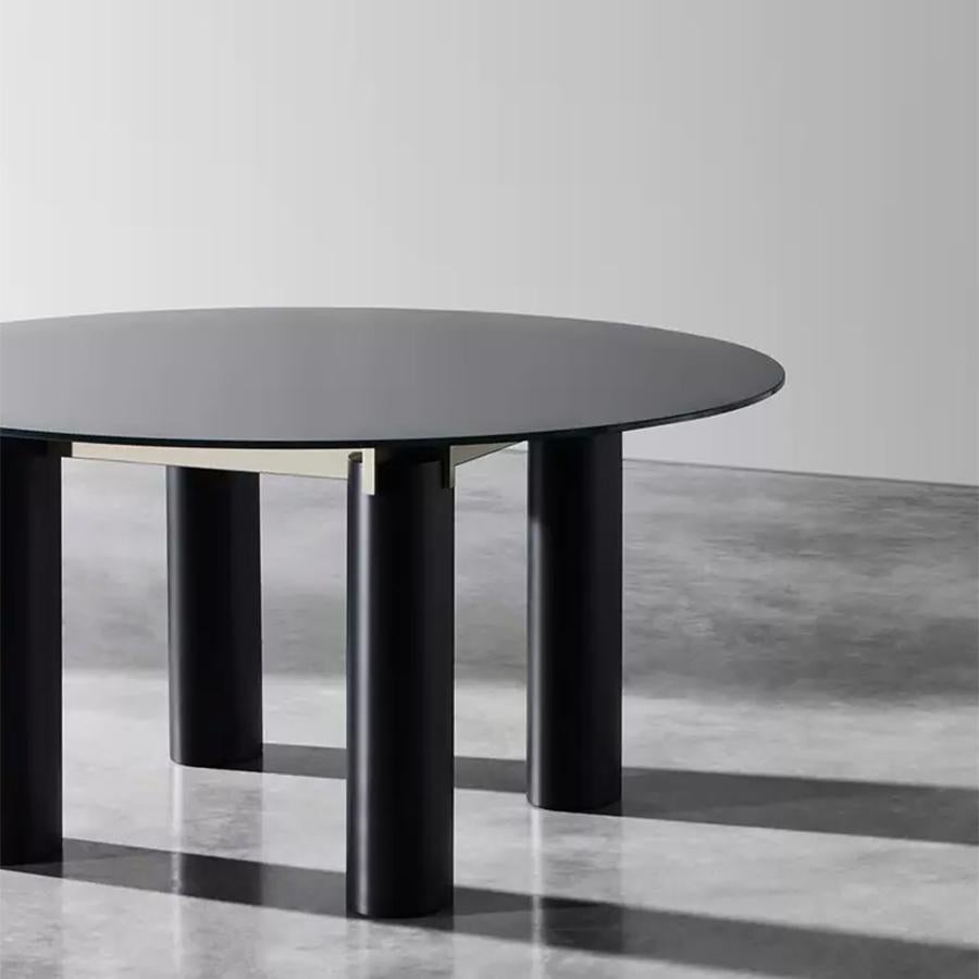 https://a.1stdibscdn.com/sober-round-dining-table-for-sale-picture-5/f_14282/f_303009221662477382364/Sans_titre_5_master.jpg