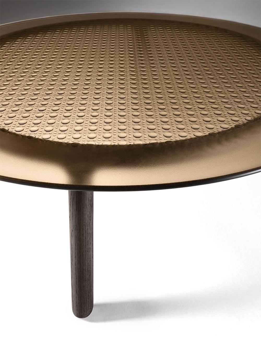 https://a.1stdibscdn.com/cane-glass-amber-coffee-table-for-sale-picture-6/f_14282/1611837539879/Sans_titre_6_master.jpg