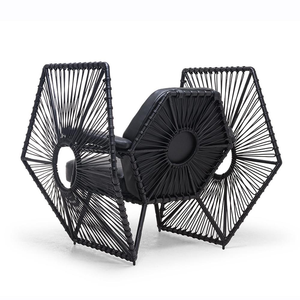 https://a.1stdibscdn.com/star-wars-fighter-armchair-black-or-white-for-sale-picture-6/f_14282/1557848652558/Sans_titre_6_master.jpg