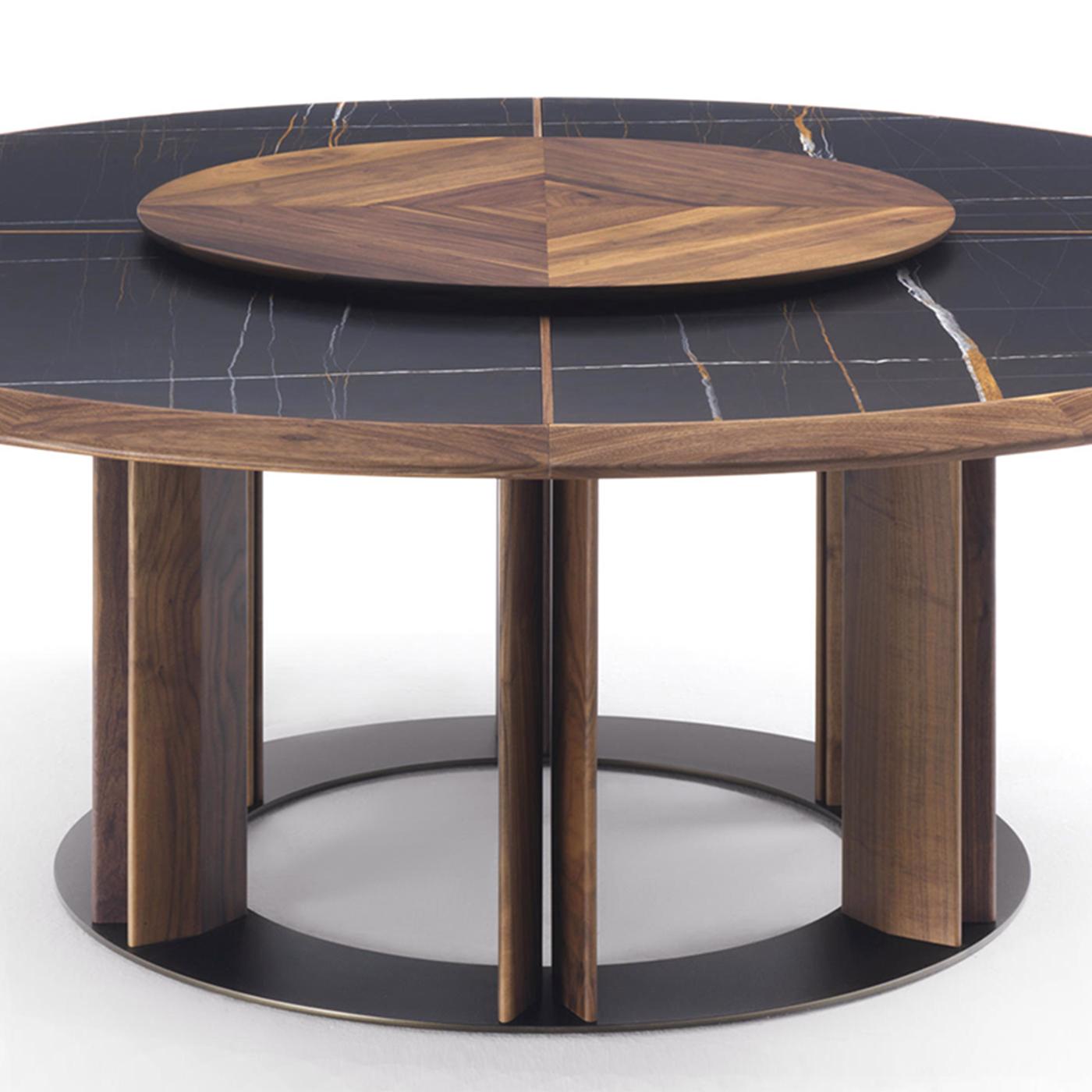 https://a.1stdibscdn.com/crosby-round-dining-table-for-sale-picture-6/f_14282/f_289842621654504374941/Sans_titre_6_master.jpg
