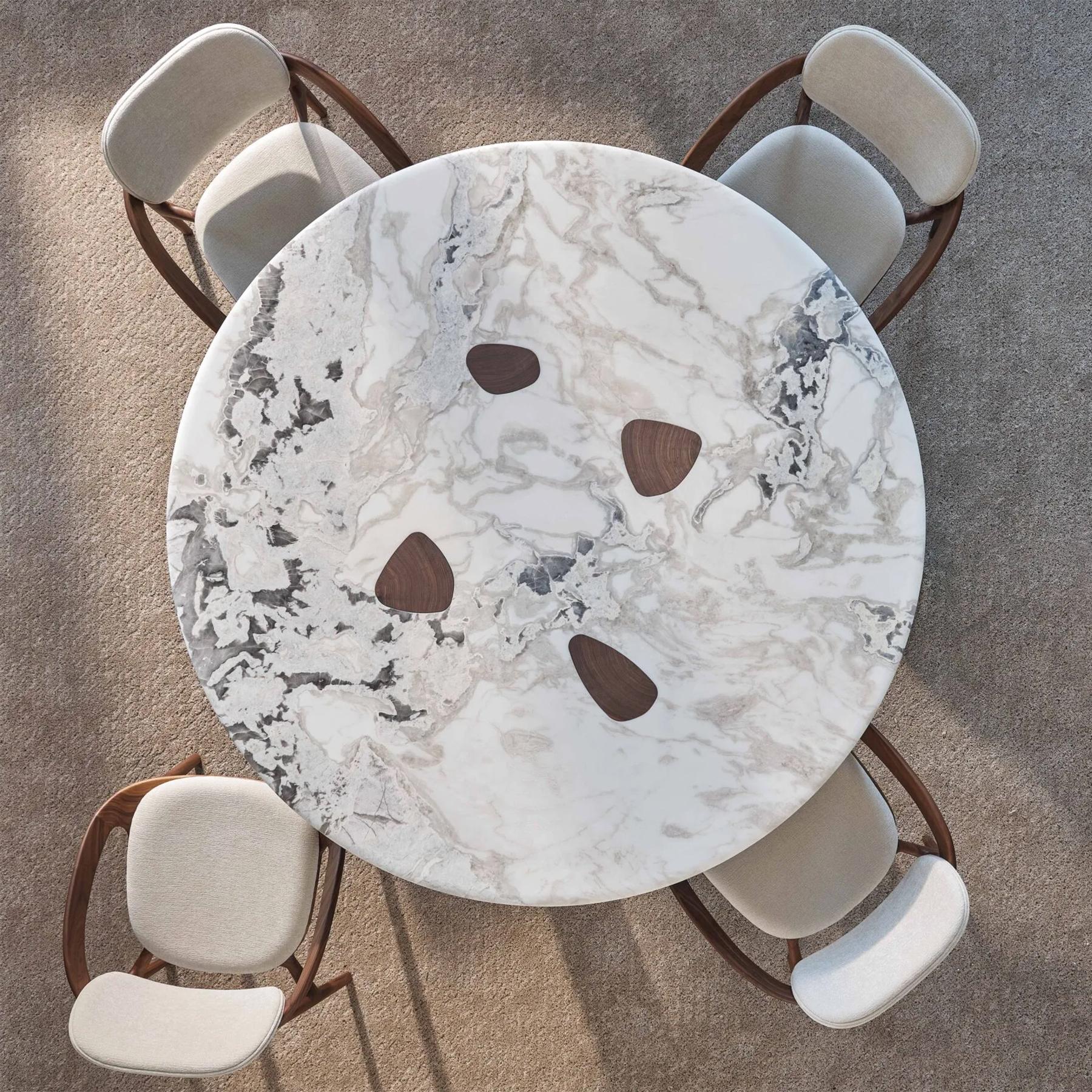 https://a.1stdibscdn.com/marbelesa-walnut-round-dining-table-for-sale-picture-7/f_14282/f_461877421754656605036/Sans_titre_7_master.jpg