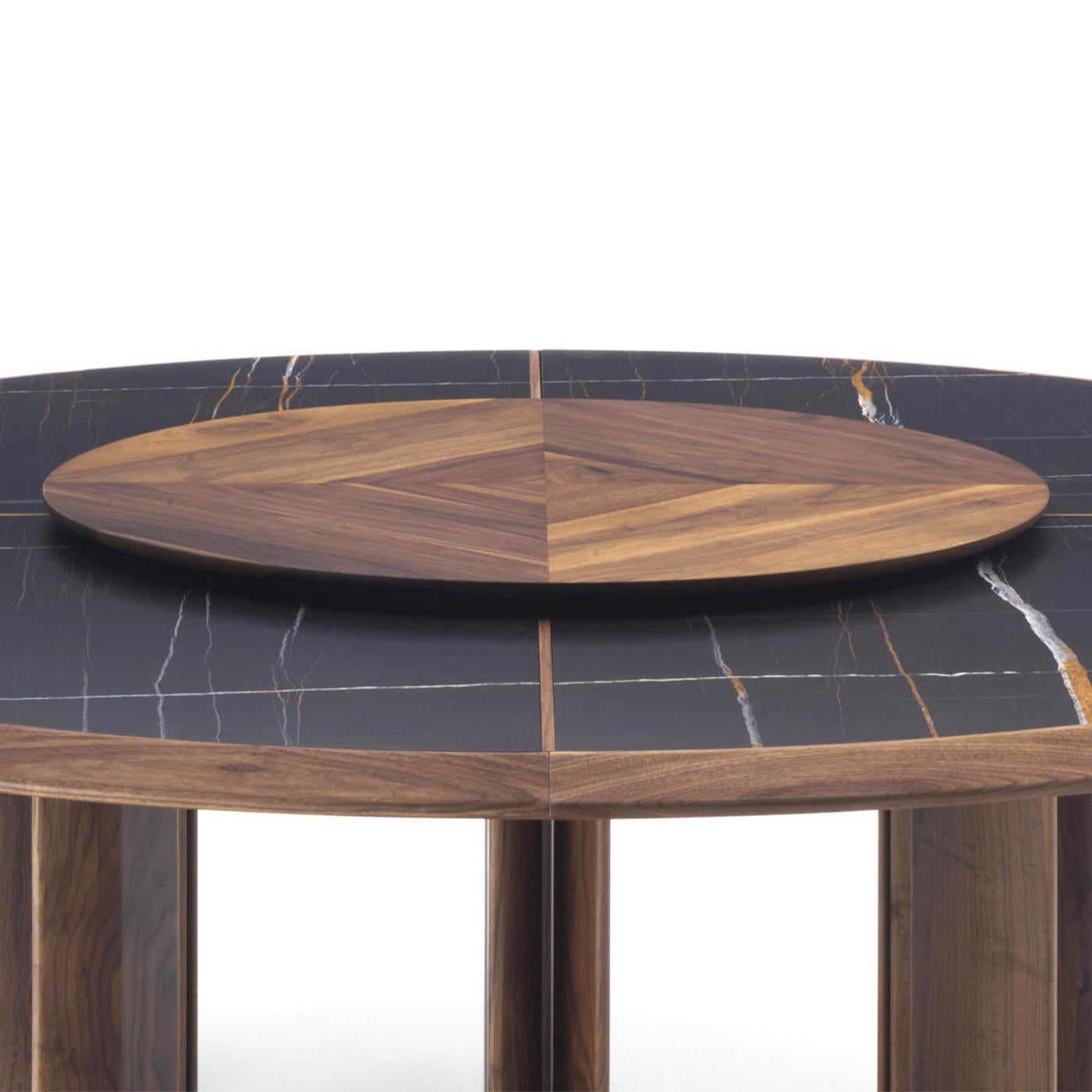 https://a.1stdibscdn.com/crosby-round-dining-table-for-sale-picture-7/f_14282/f_289842621654504374729/Sans_titre_7_master.jpg