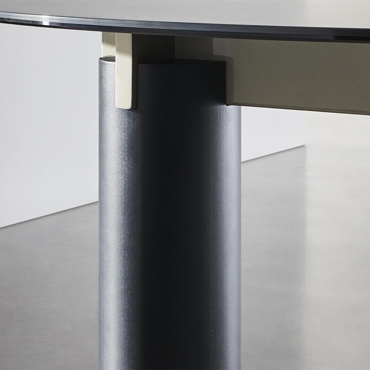 https://a.1stdibscdn.com/sober-round-dining-table-for-sale-picture-7/f_14282/f_303009221662477382358/Sans_titre_7_master.jpg