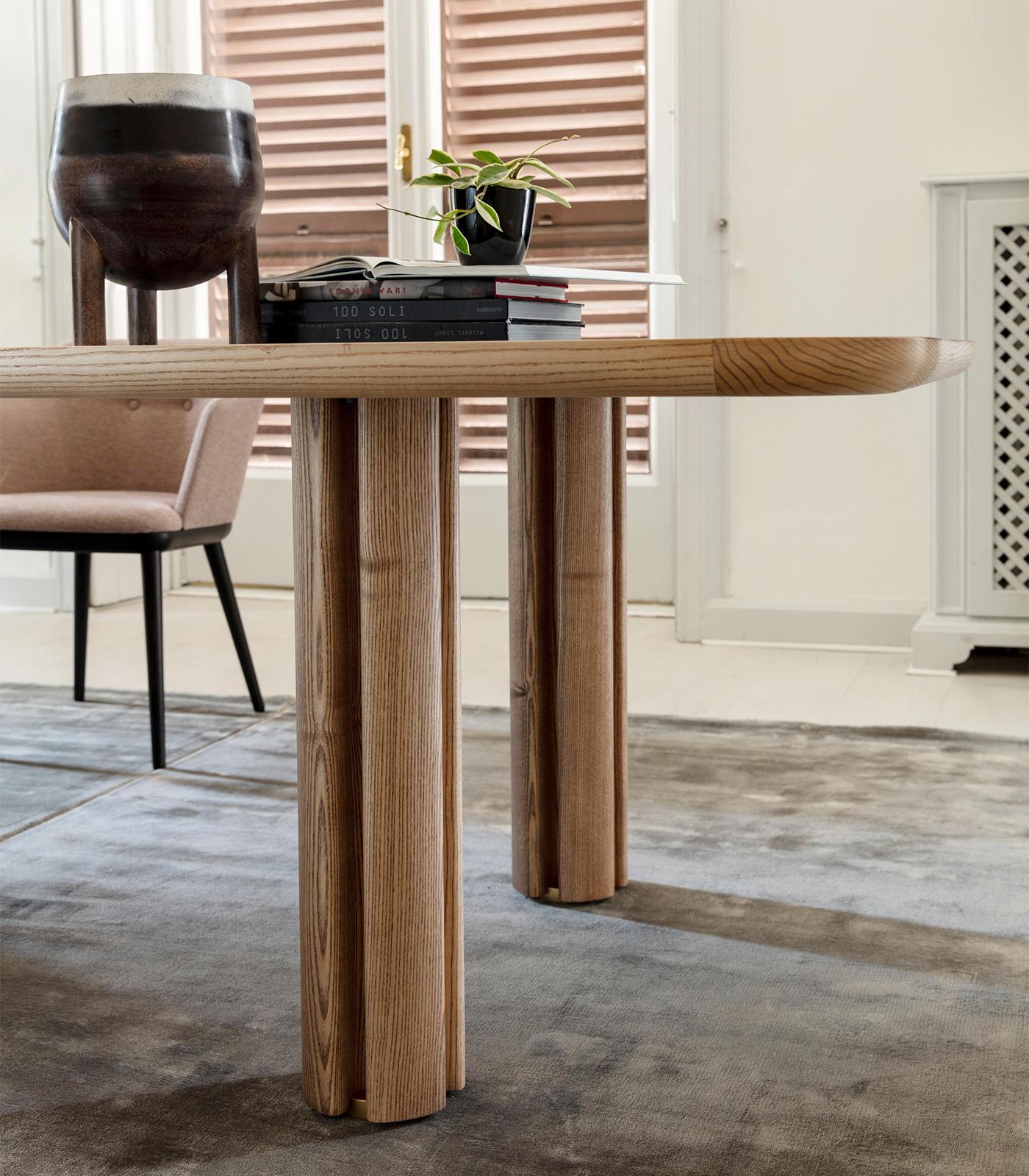 https://a.1stdibscdn.com/mathilda-dining-table-for-sale-picture-8/f_14282/1626975752976/Sans_titre_8_master.jpg