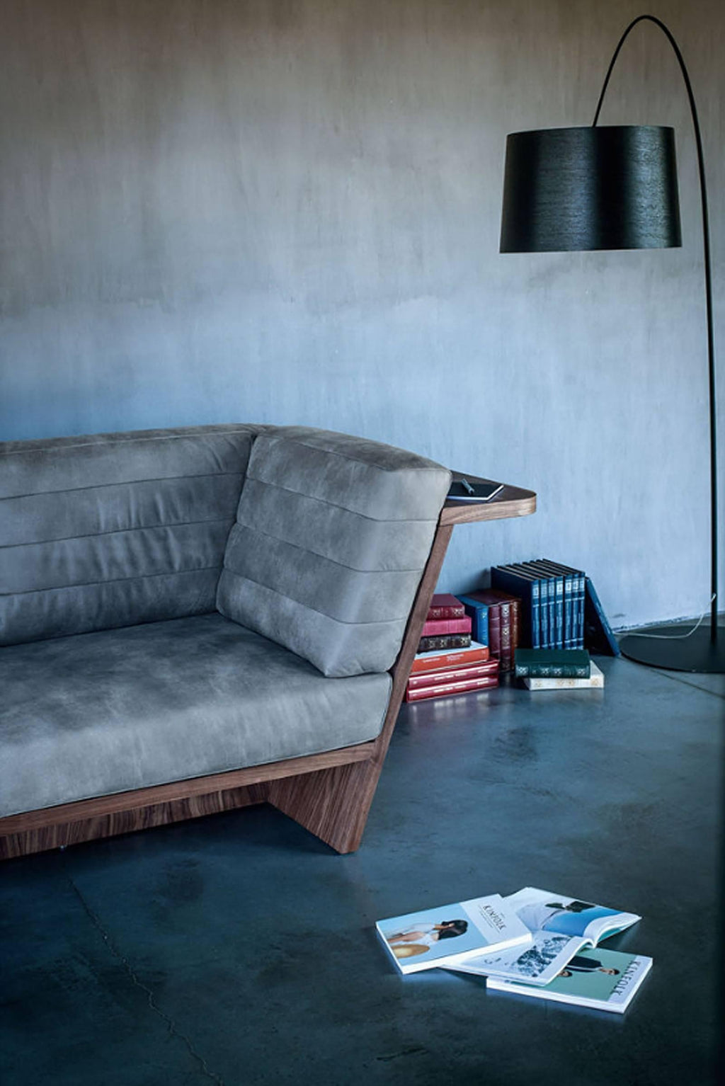 https://a.1stdibscdn.com/racing-sofa-for-sale-picture-8/f_14282/f_284479221651228324101/Sans_titre_8_master.jpg