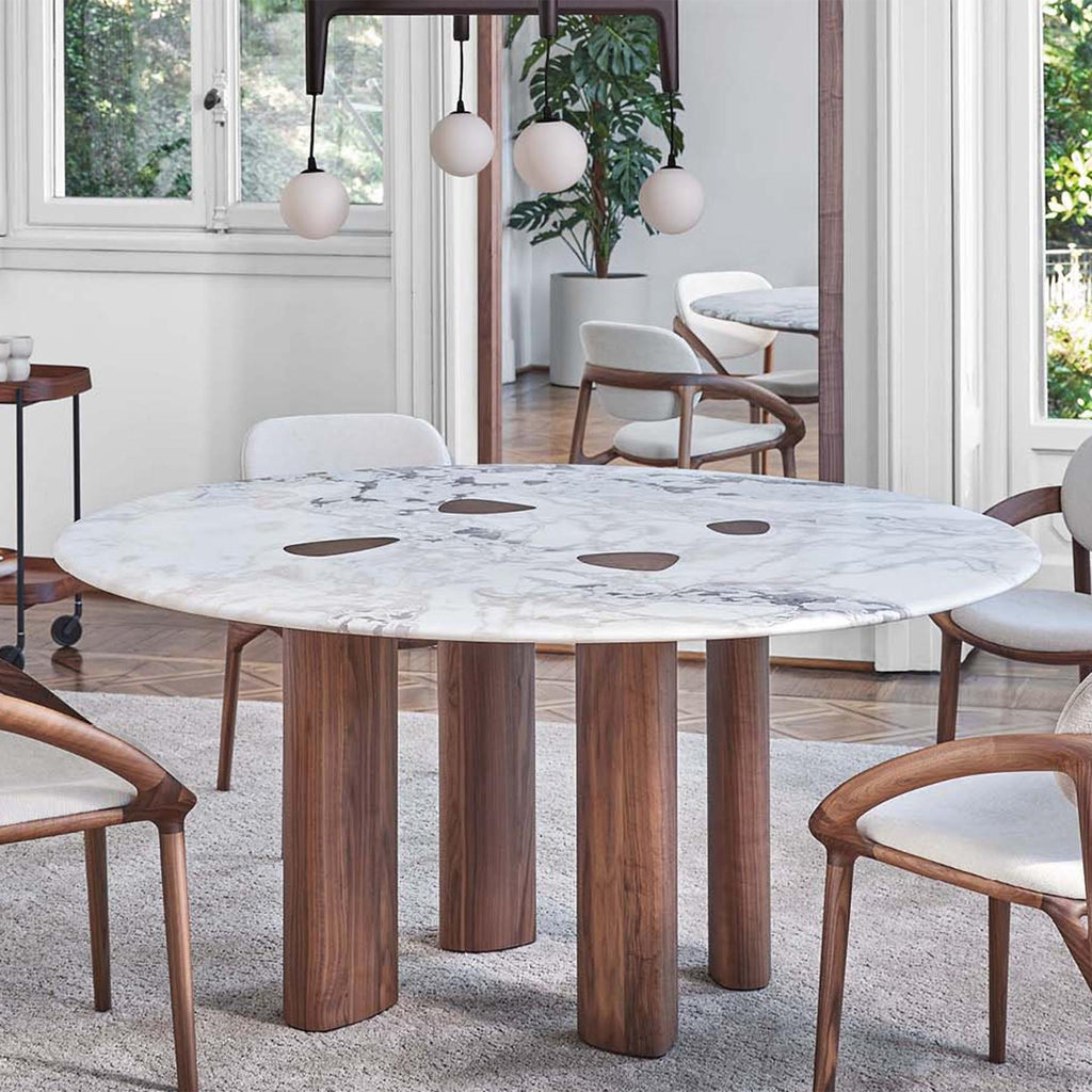 https://a.1stdibscdn.com/marbelesa-walnut-round-dining-table-for-sale-picture-8/f_14282/f_461877421754656605191/Sans_titre_8_master.jpg