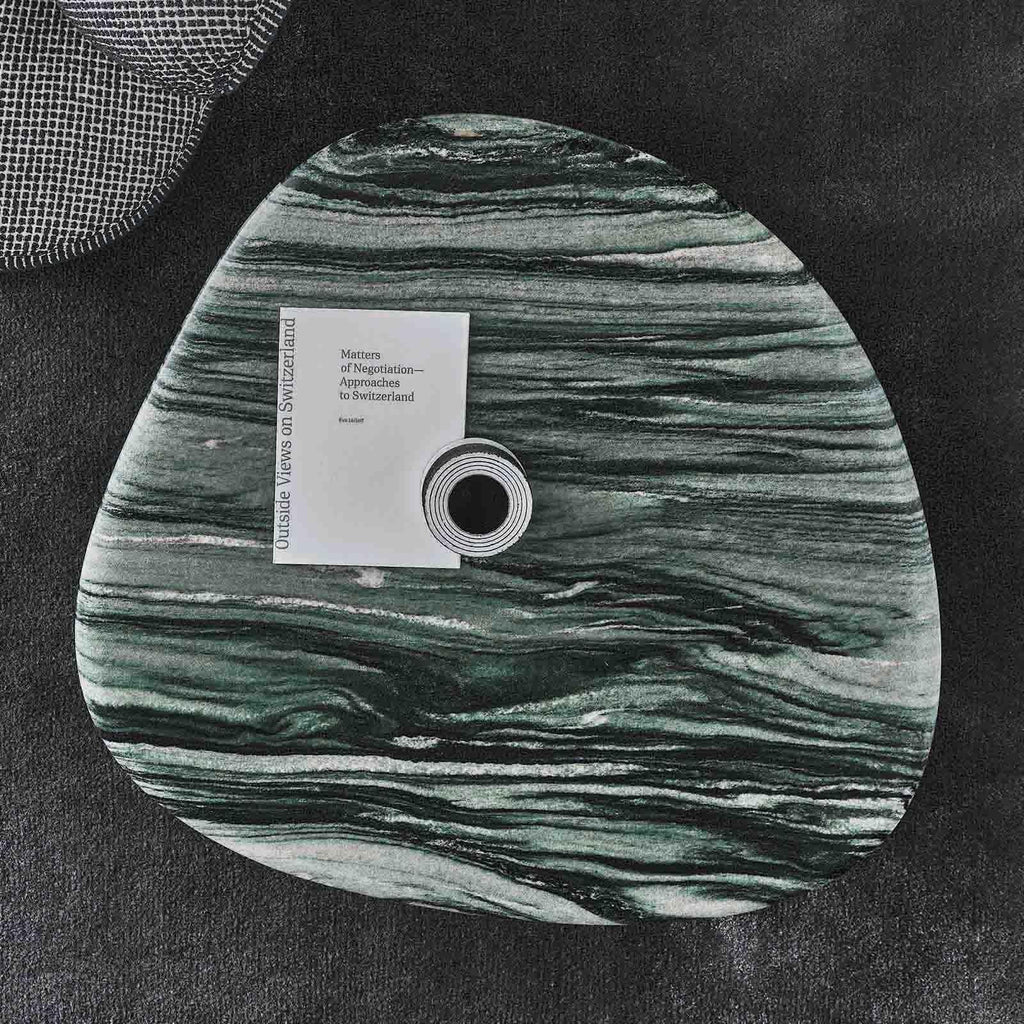 https://a.1stdibscdn.com/trio-marble-coffee-table-for-sale-picture-8/f_14282/f_415641221726844061386/Sans_titre_8_master.jpg