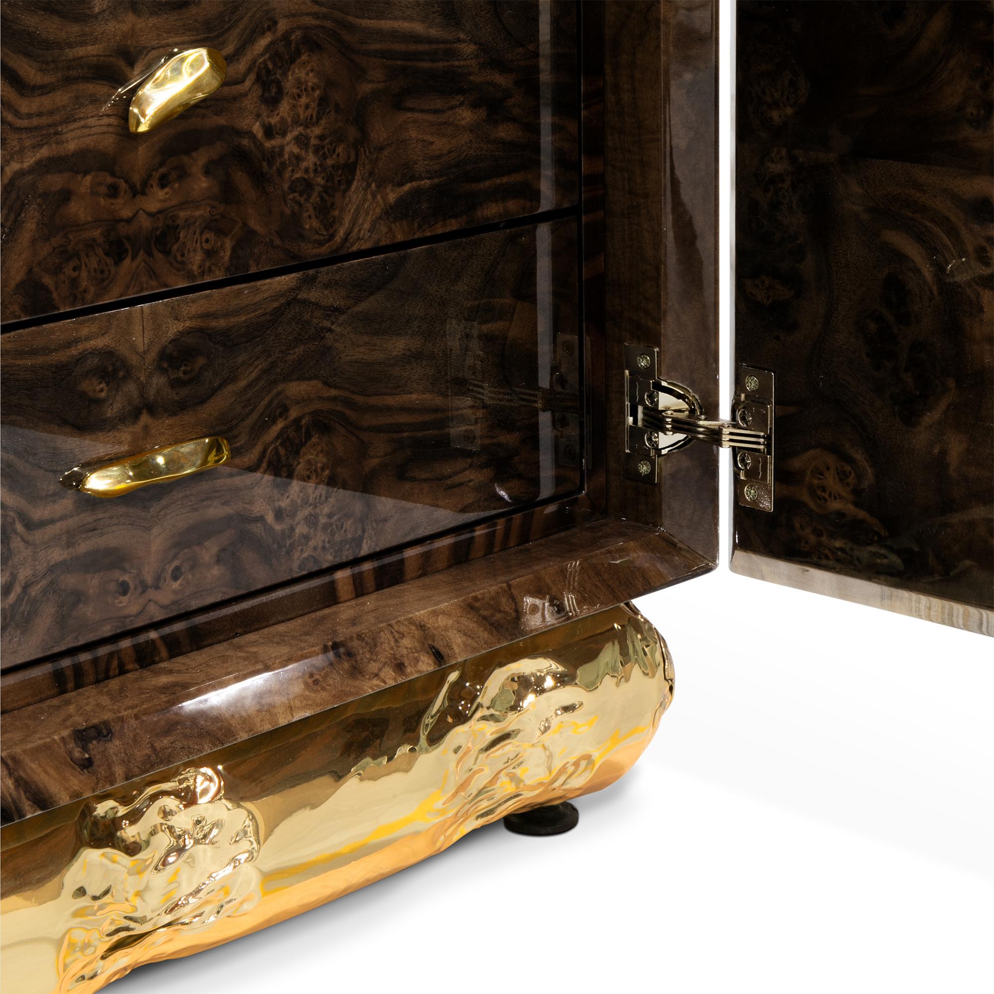 https://a.1stdibscdn.com/paradise-walnut-cabinet-for-sale-picture-8/f_14282/f_370314021699633029195/Sans_titre_8_master.jpg