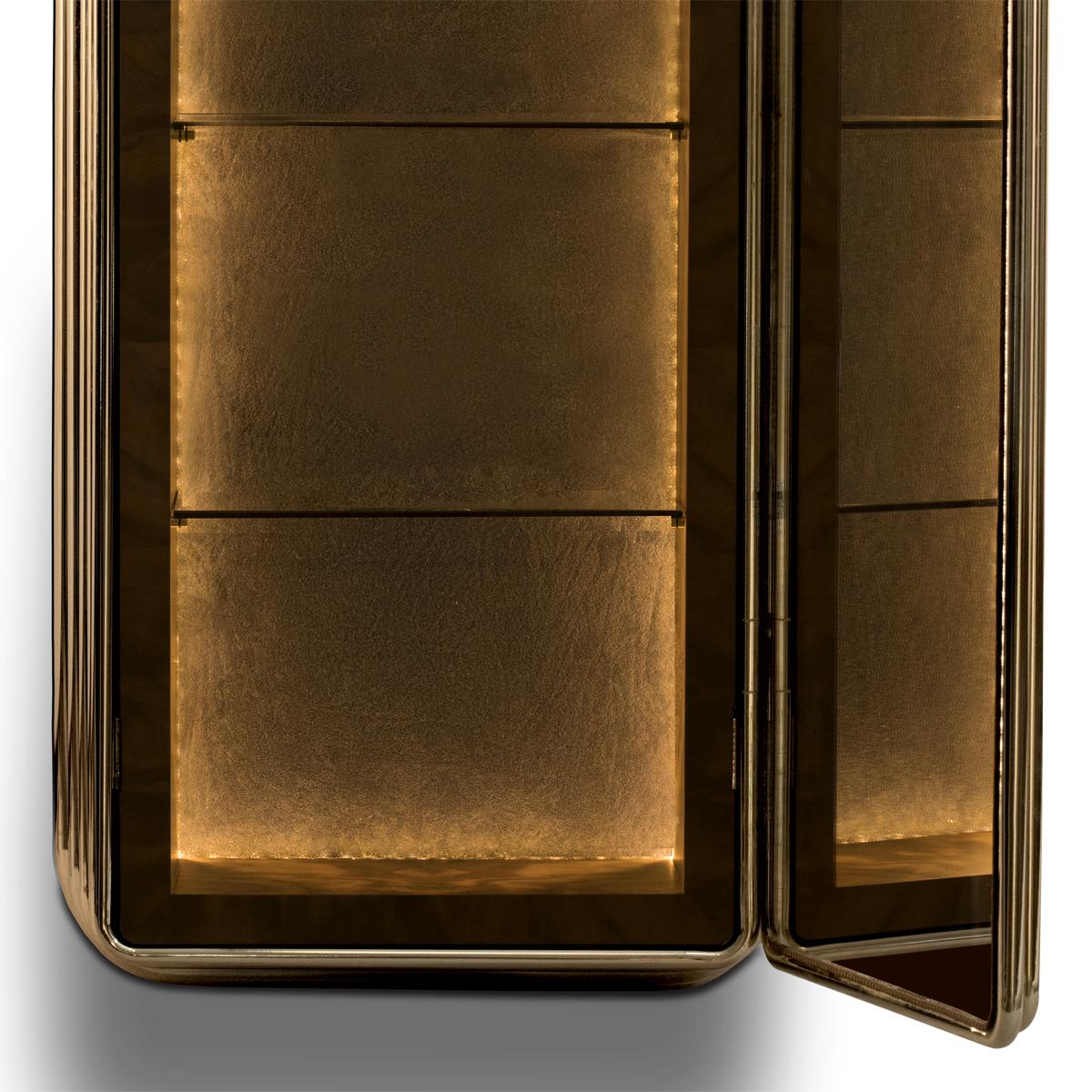 https://a.1stdibscdn.com/brass-case-cabinet-in-solid-walnut-root-and-gold-plated-brass-for-sale-picture-8/f_14282/1546604521837/Sans_titre_8_master.jpg