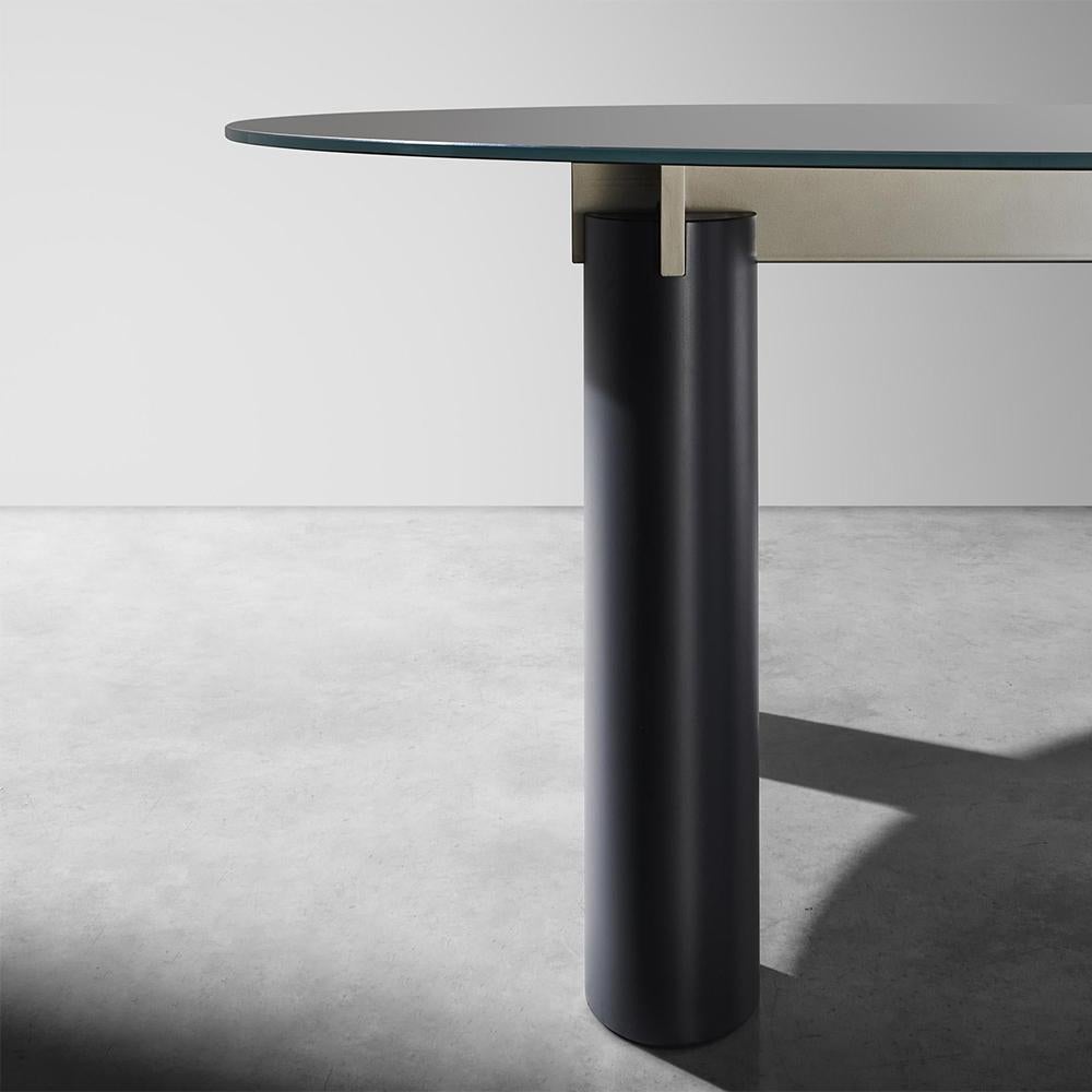 https://a.1stdibscdn.com/sober-round-dining-table-for-sale-picture-9/f_14282/f_303009221662477382473/Sans_titre_9_master.jpg