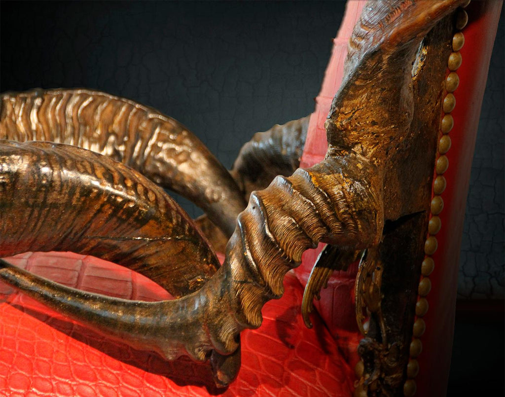 https://a.1stdibscdn.com/red-crocodile-armchair-with-kudu-horns-for-sale-picture-10/f_14282/f_153264721562160798807/Sans_titre_9_master.jpg