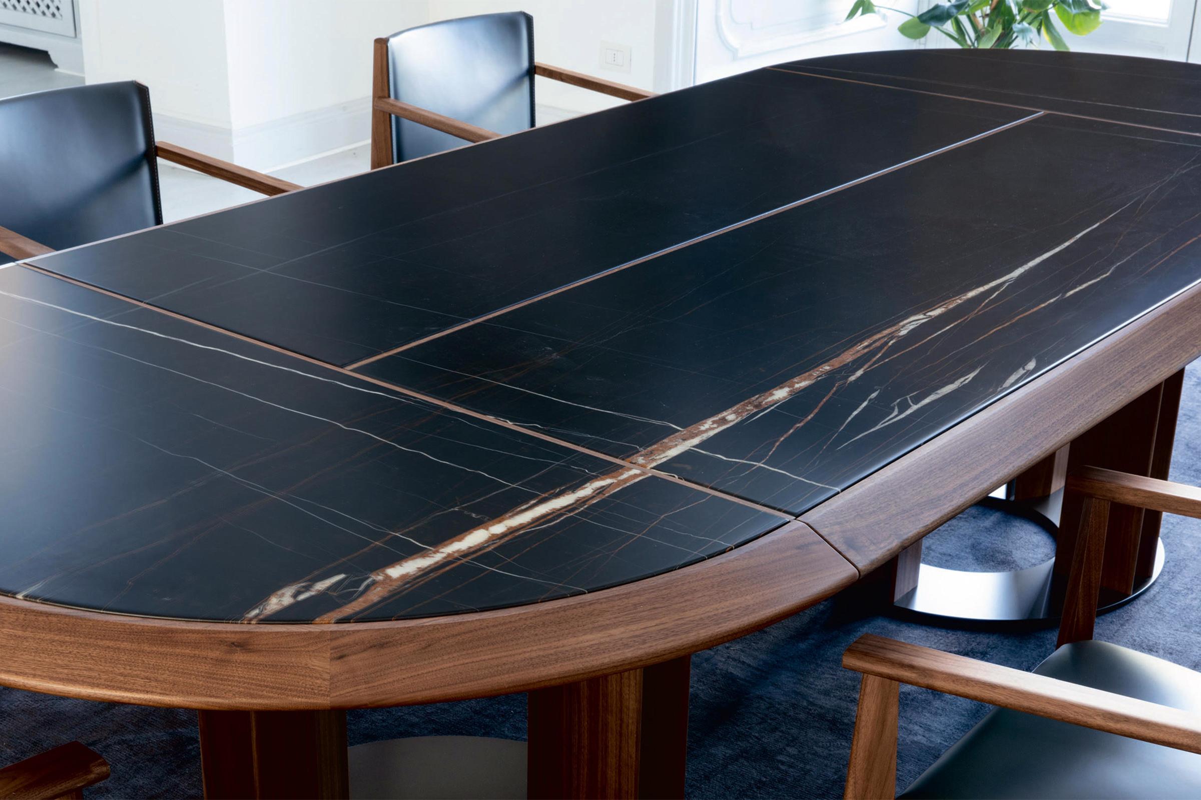 https://a.1stdibscdn.com/crosby-oval-sahara-black-dining-table-for-sale-picture-9/f_14282/f_307460221665140391343/Sans_titre_9_master.jpg