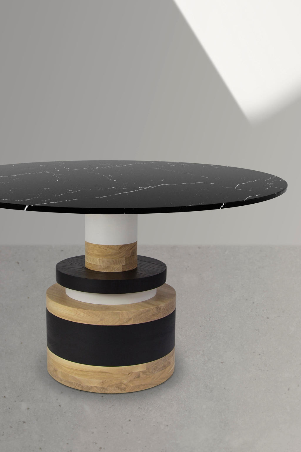 https://a.1stdibscdn.com/sass-dining-table-from-souda-small-black-marble-top-for-sale-picture-9/f_23153/f_266755121751829053272/Sass_Dining_Table_Souda_1__master.jpg
