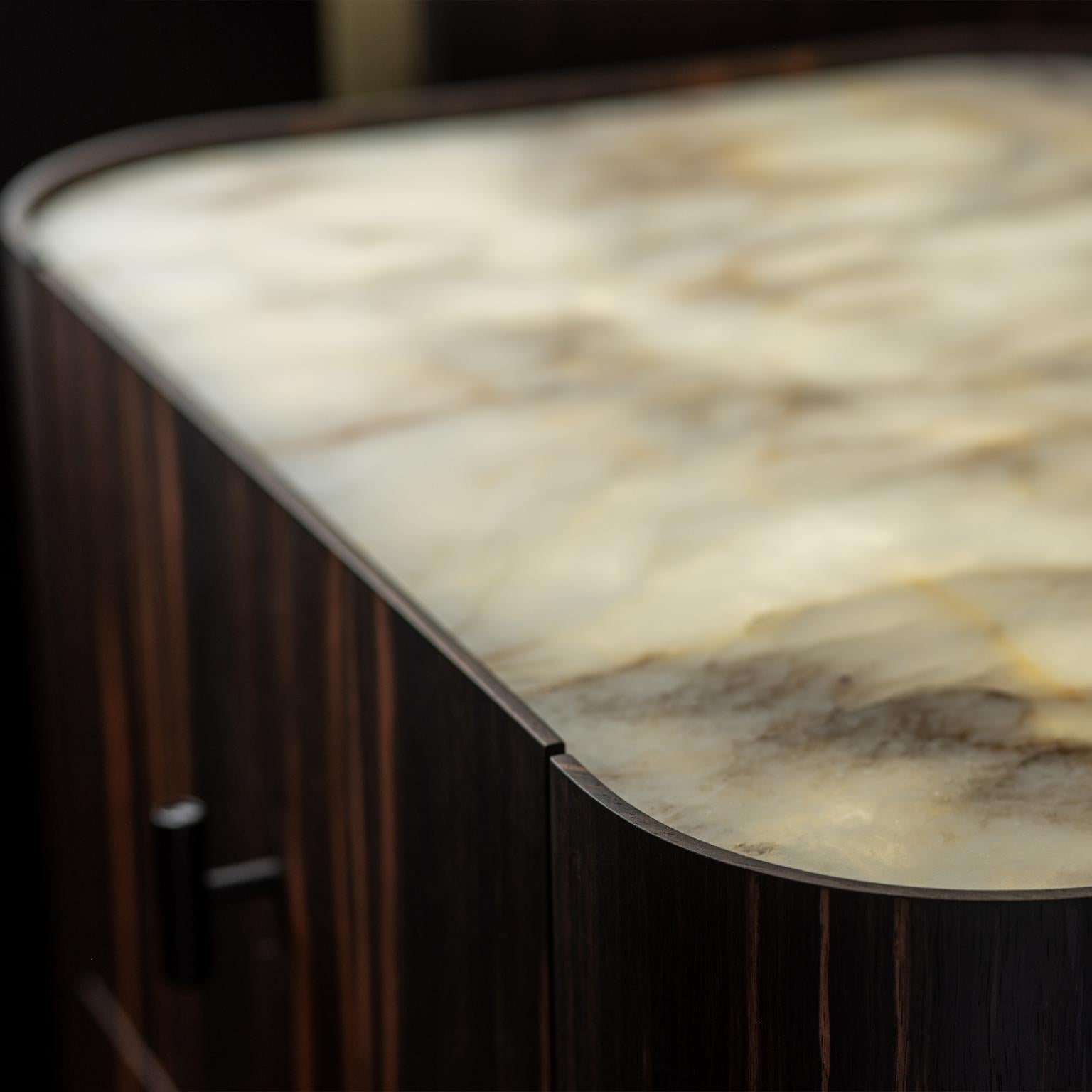 https://a.1stdibscdn.com/modern-brass-finish-luxury-bar-cabinet-in-stock-available-for-sale-picture-9/f_55202/f_421893321730889882572/Savage_1stDibs_9_master.jpg