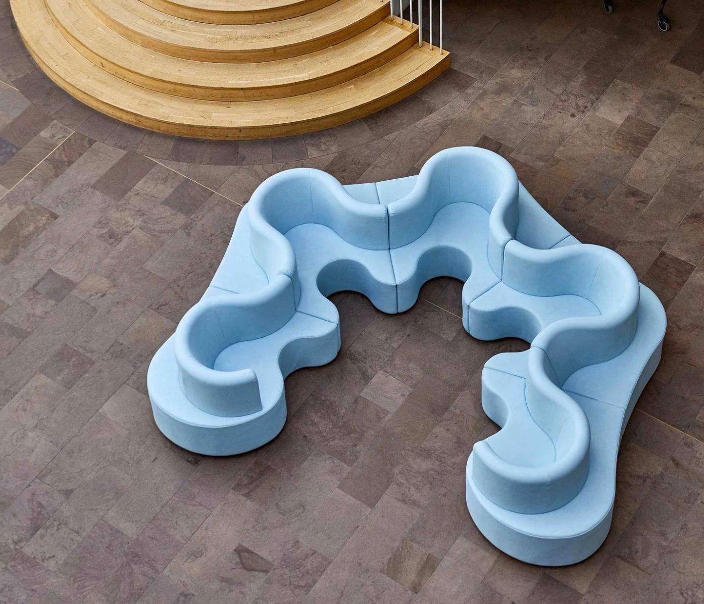 https://a.1stdibscdn.com/verner-panton-cloverleaf-sofa-3-parts-in-harald-3-982-by-kvadrat-for-verpan-for-sale-picture-3/f_58922/f_298905421660326882245/Schermafbeelding_2022_08_12_om_19_53_07_master.jpg