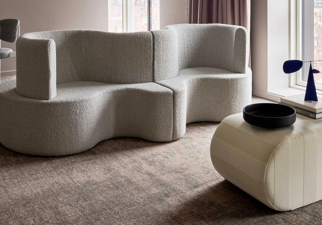 https://a.1stdibscdn.com/verner-panton-cloverleaf-sofa-3-parts-in-harald-3-982-by-kvadrat-for-verpan-for-sale-picture-4/f_58922/f_298905421660326882306/Schermafbeelding_2022_08_12_om_19_53_18_master.jpg